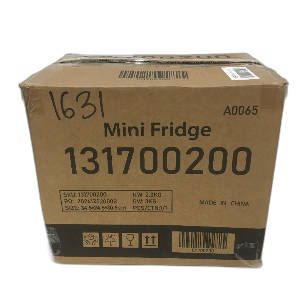 Advwin 6L Mini Makeup Fridge with Dimmable LED Light Mirror in White NEW