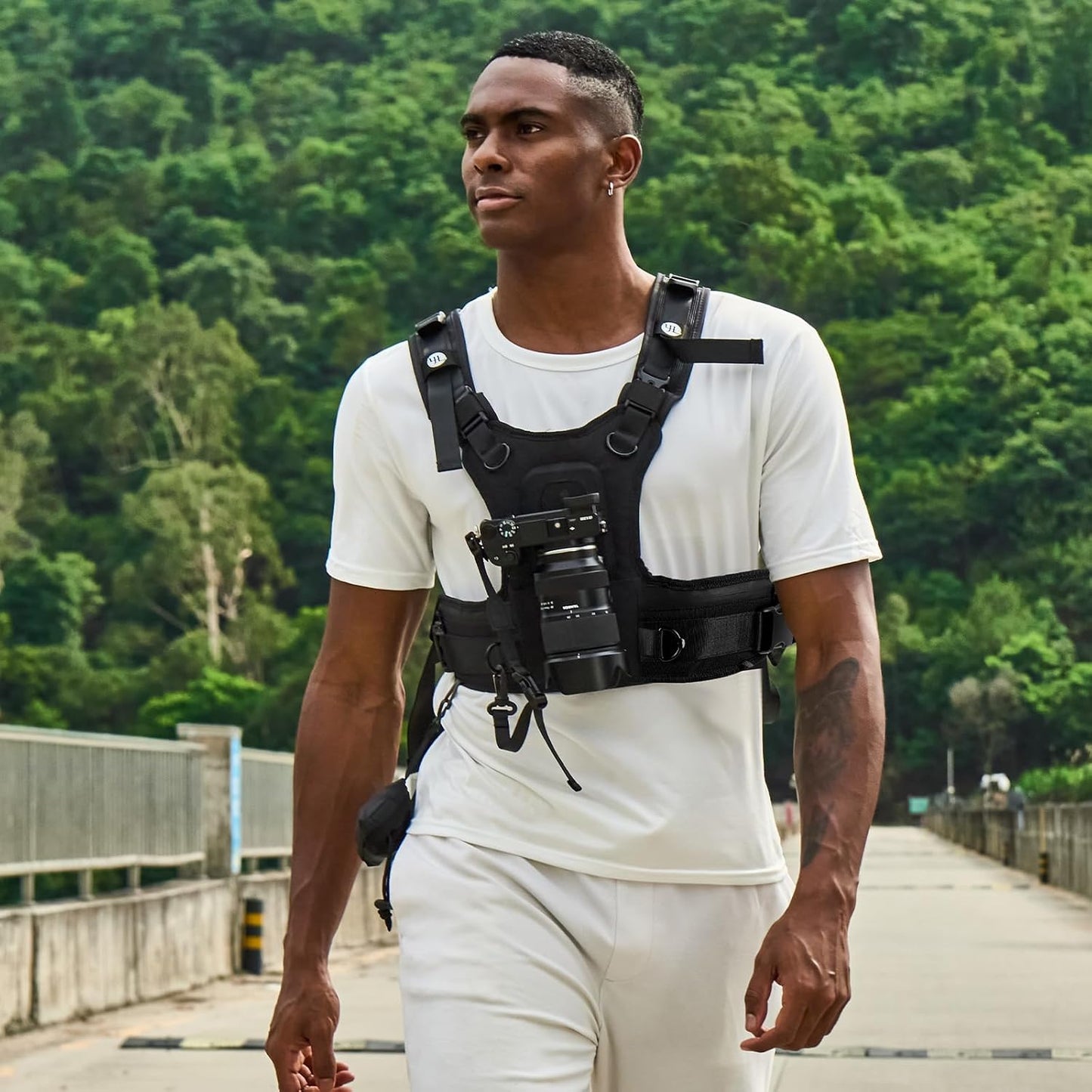 4J LEDR Unisex Adjustable Camera Chest Harness Strap by in Black Size NEW