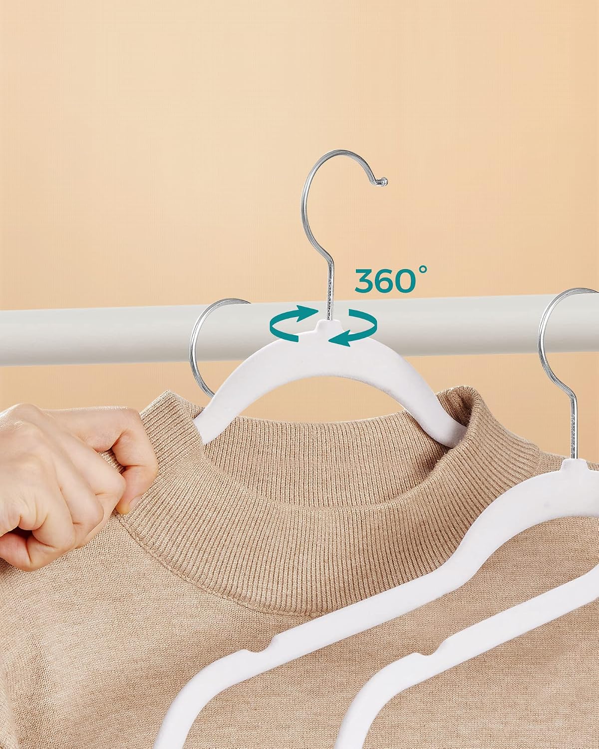SONGMICS 30 Piece Velvet Coat Hangers Space-Saving High Capacity White Size NEW