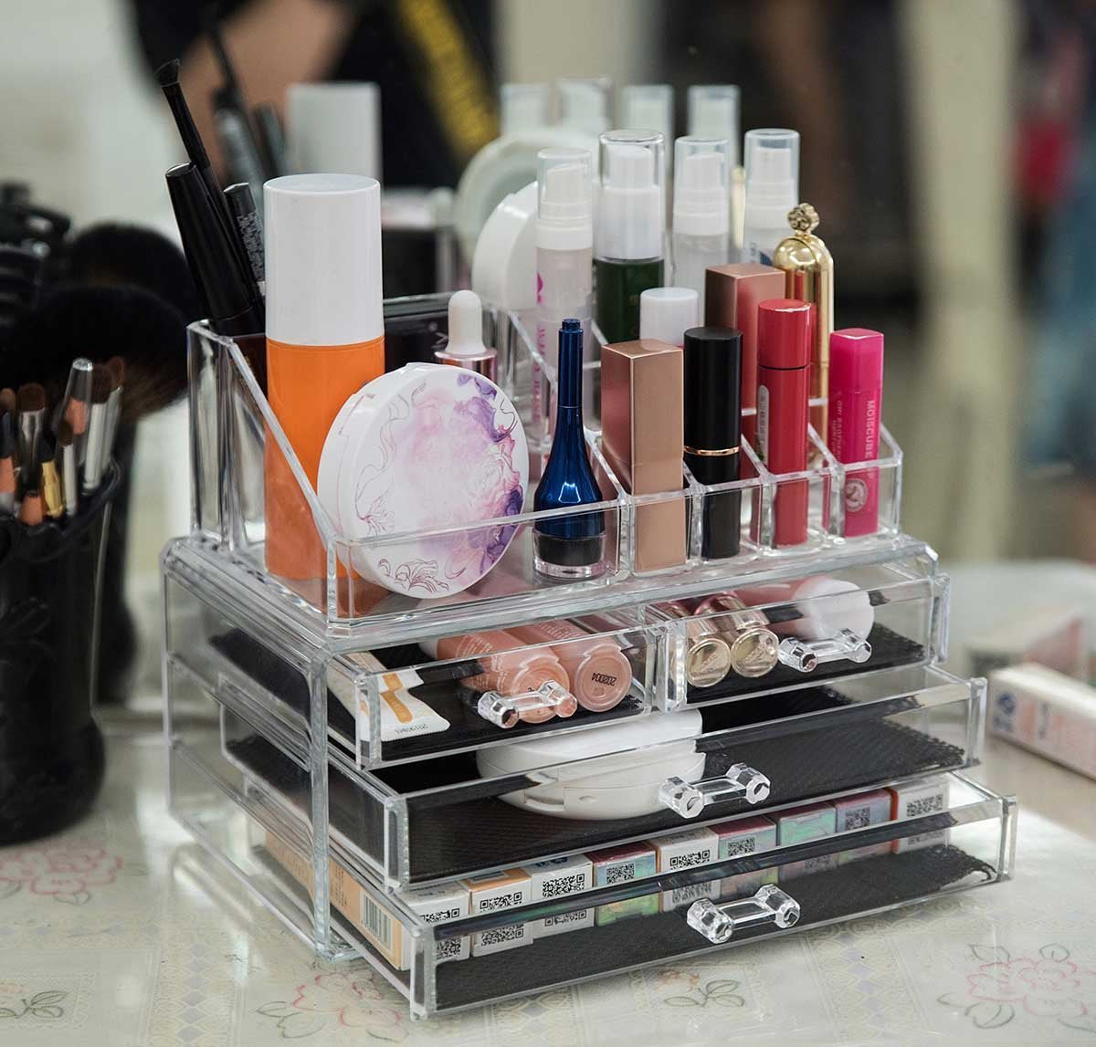 Clear Acrylic Makeup Organizer Display Case for Cosmetic Storage and NEW