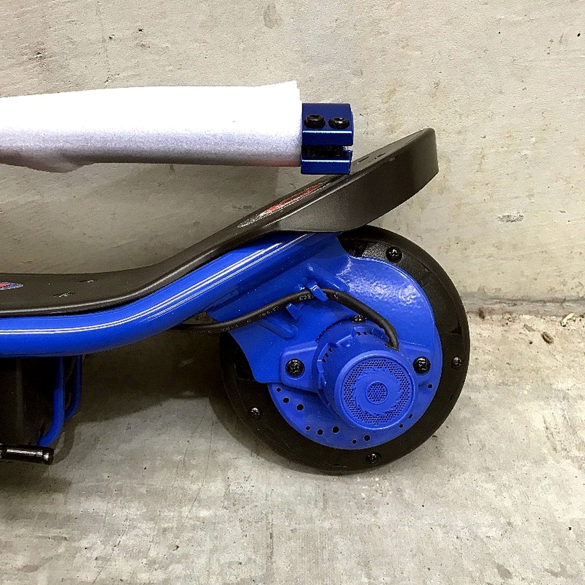 Razor Kids Electric Scooter Power Core E95 in Blue for Outdoor Fun DEMO