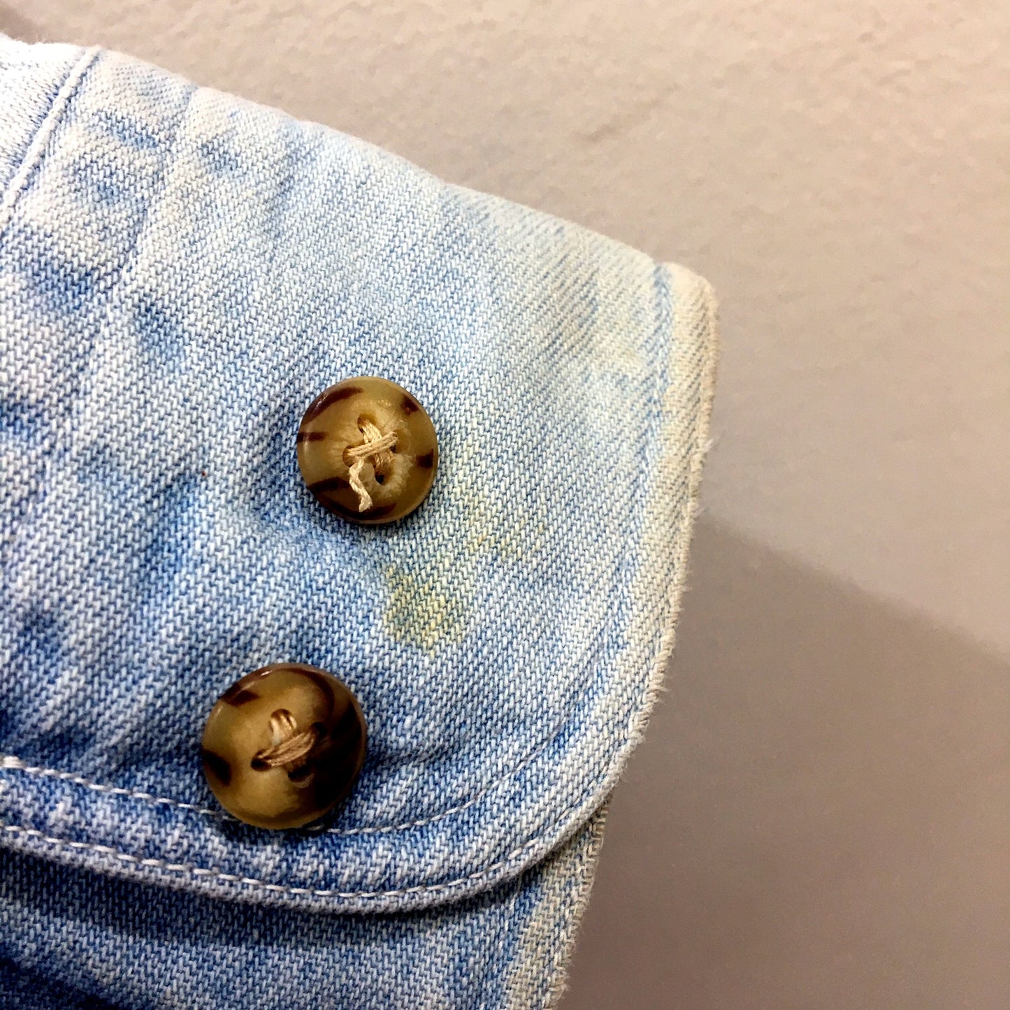 A&F Mens Denim Button Down Shirt Light Blue Casual Everyday Wear Size Large