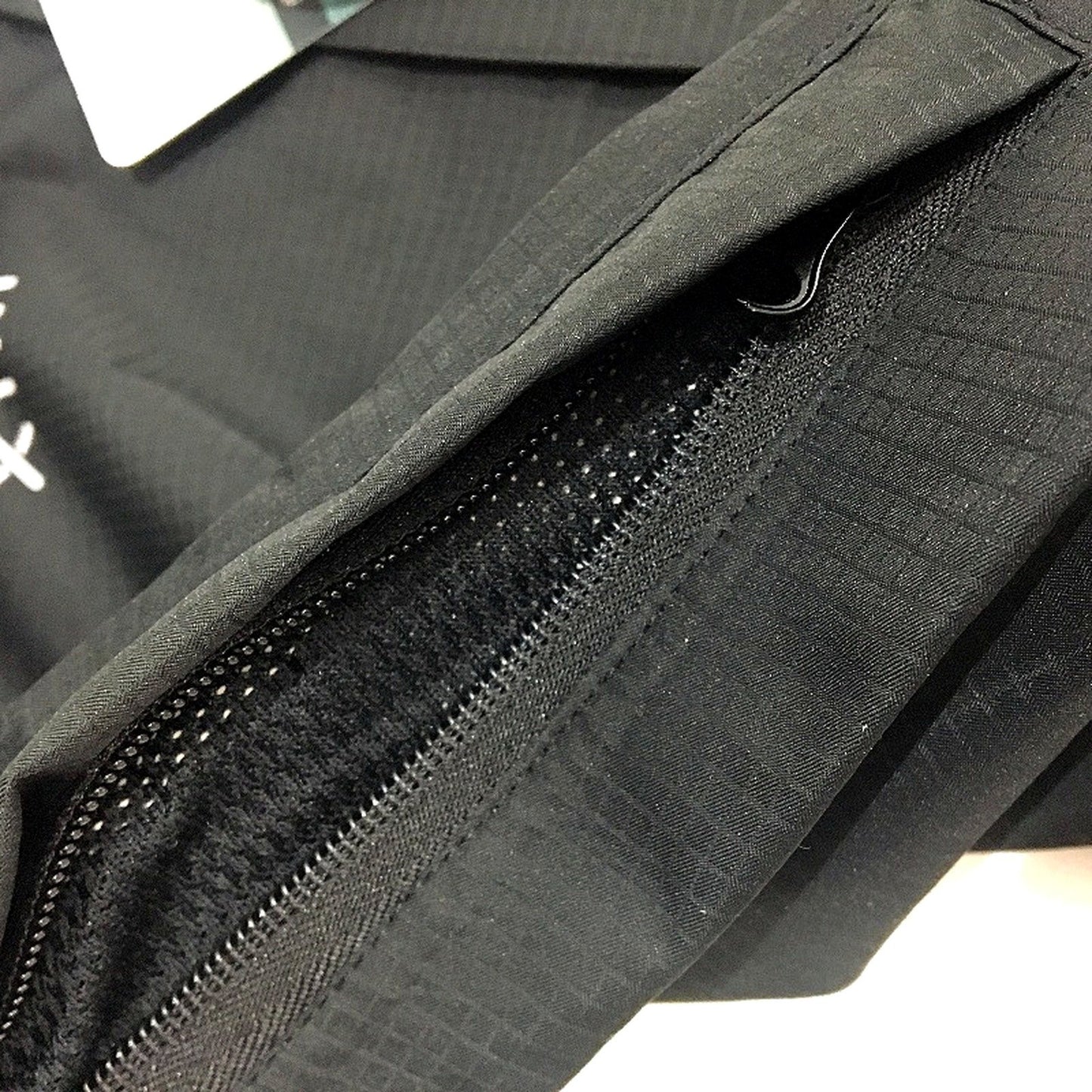 XTM Black Kakadu Seam Sealed Waterproof Rain Jacket Hooded Coat Mens Sze L NEW