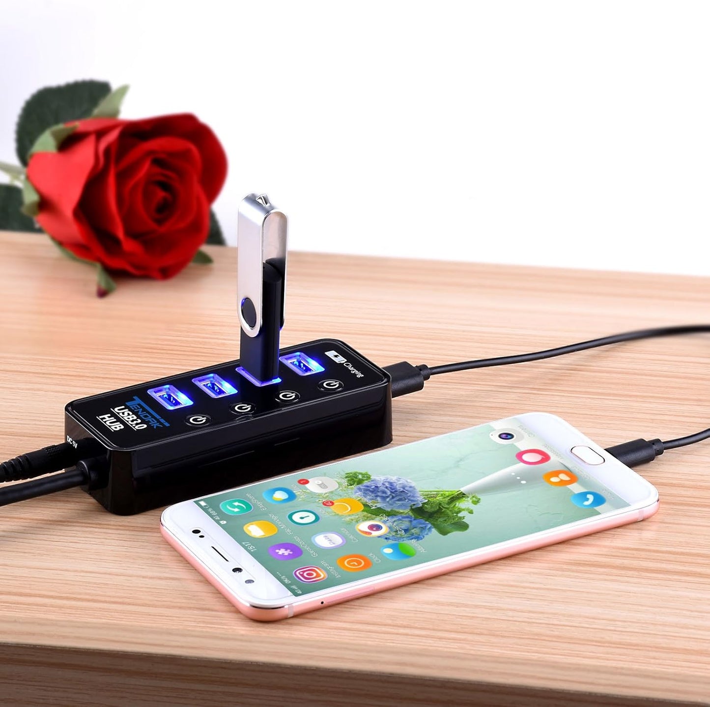 Tendak 4 USB Hubs Port USB 3.0 Hub with Smart Charging - High-Speed Data DEMO