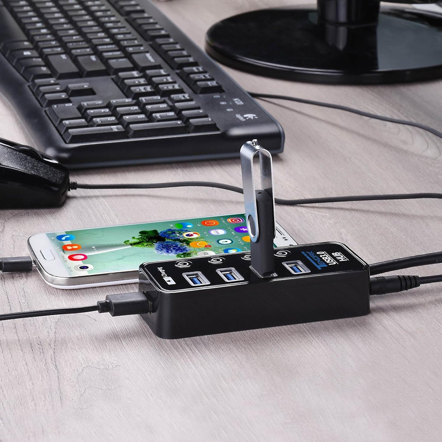 Tendak 4 USB Hubs Port USB 3.0 Hub with Smart Charging - High-Speed Data DEMO