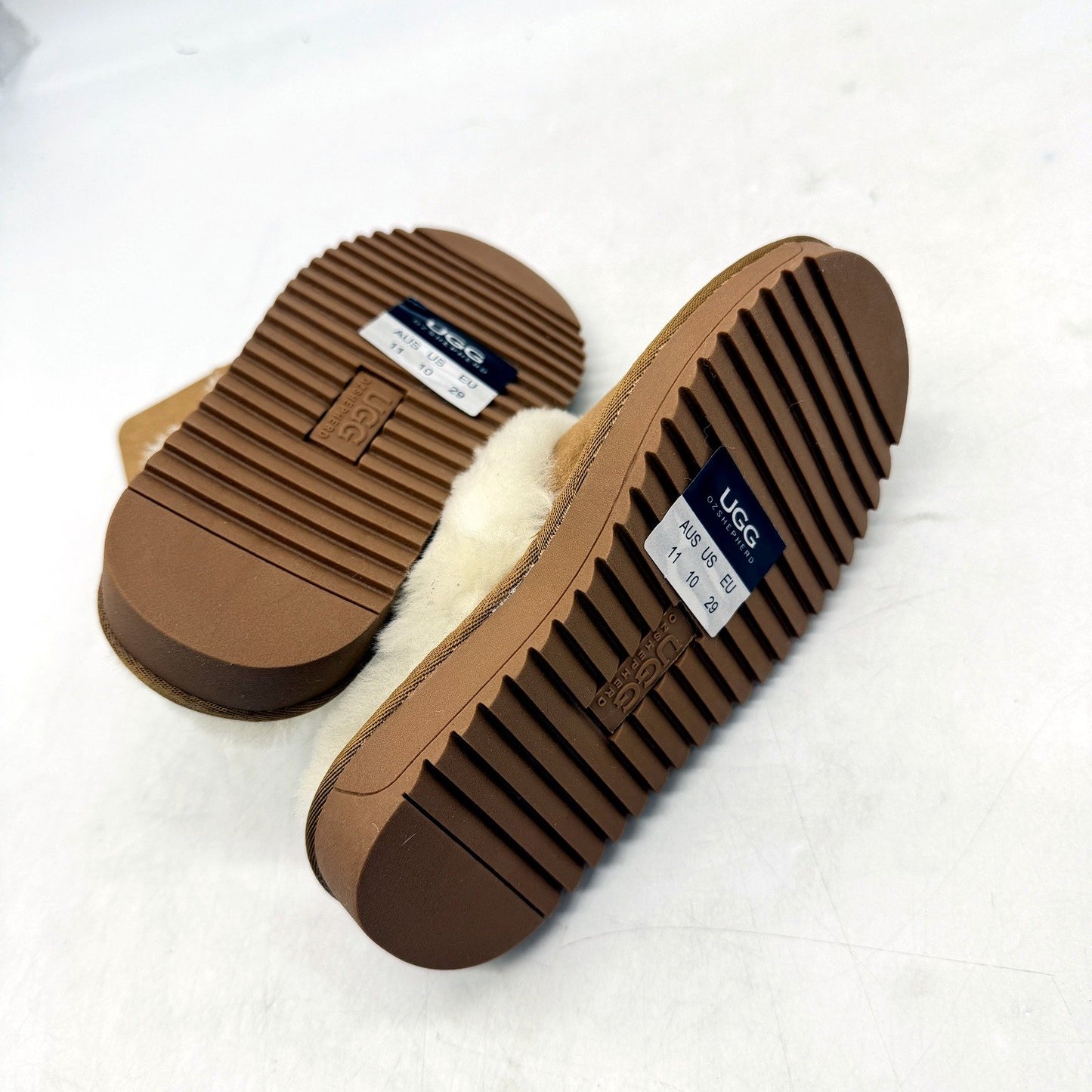 UGG Unisex Ozshepherd Sheepskin Slippers in Chestnut KIDS Size AU 11 NEW