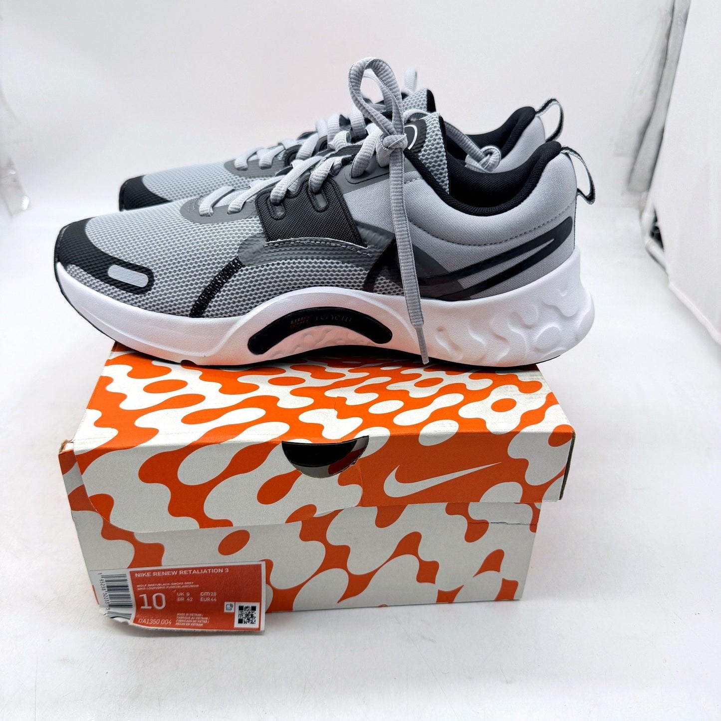 Nike Mens Renew Retaliation 3 Sneakers in Wolf Grey/Black Size US 10 NEW