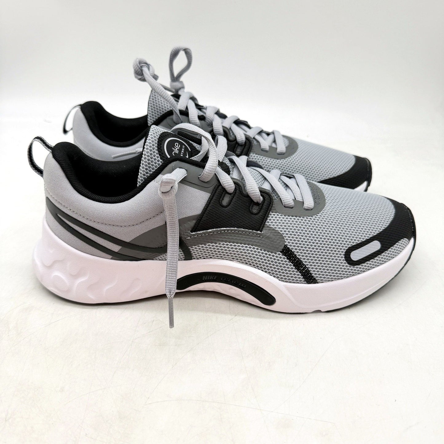 Nike Mens Renew Retaliation 3 Sneakers in Wolf Grey/Black Size US 10 NEW