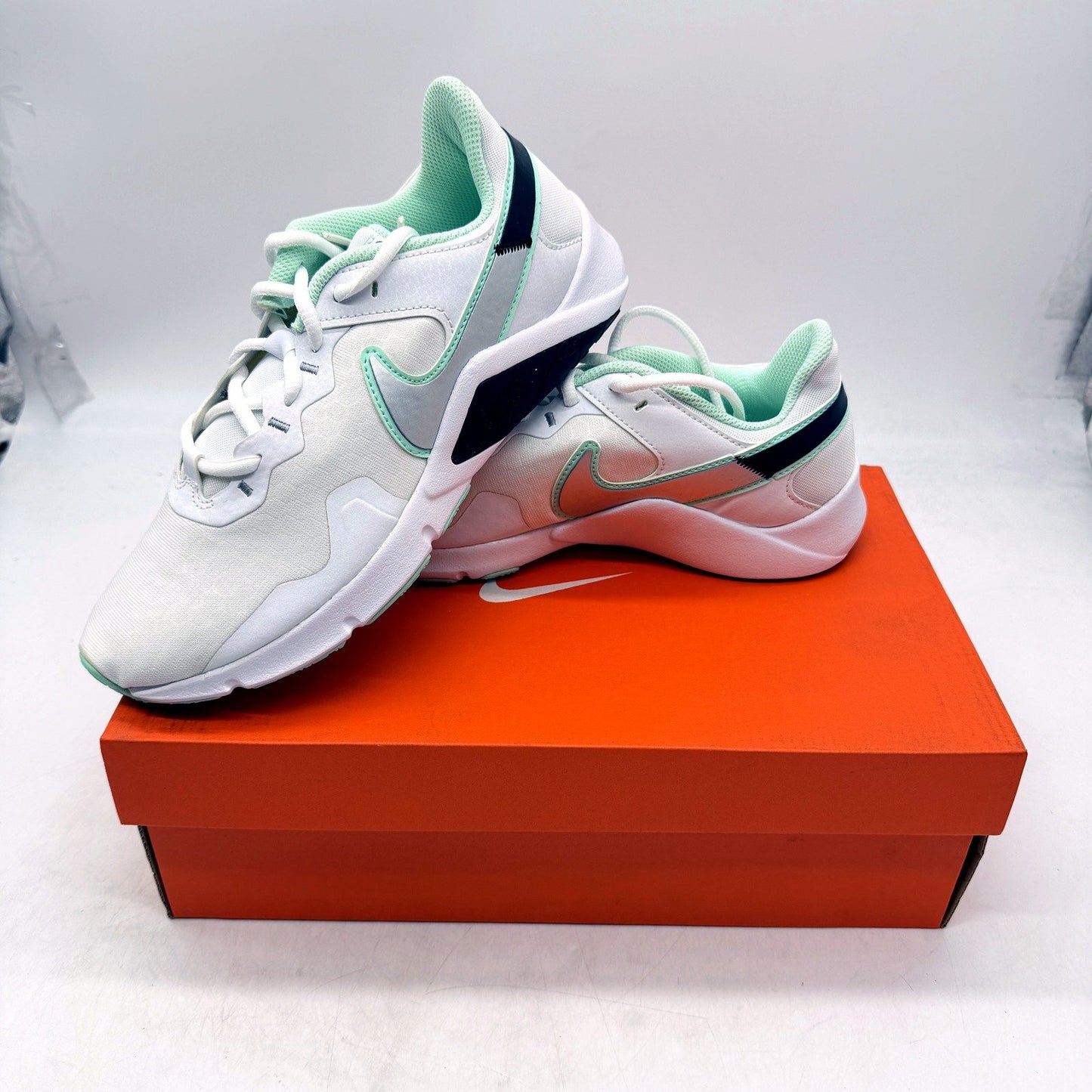 Nike Womens Legend Essential 2 Sneakers White Metallic Silver US 8 DEMO