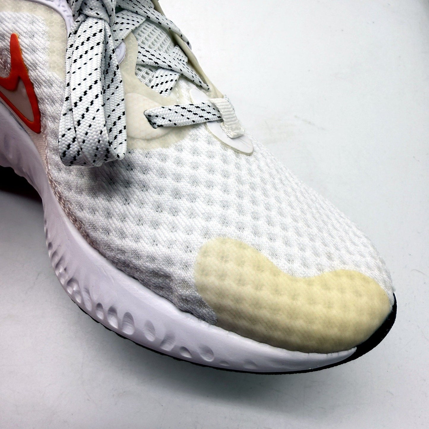 Nike Womens Cushioned Renew Run 2 Running Shoes, White, Size US 7.5 DEMO