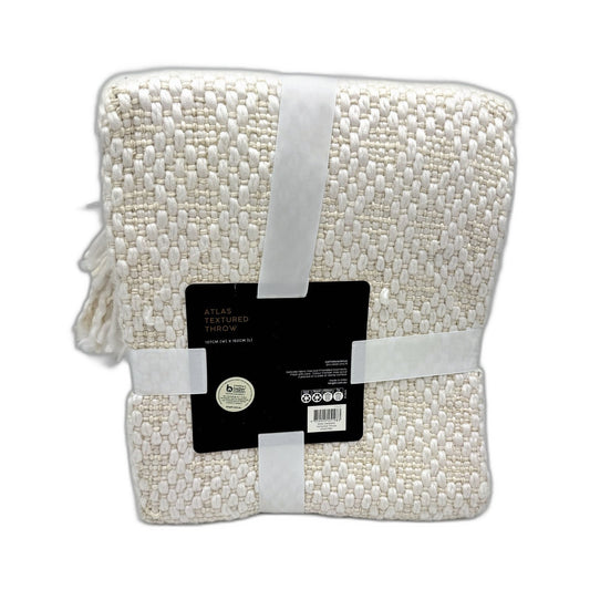 Target Atlas Textured Throw Blanket Cozy Soft Plush Cream/White 127 x 152cm NEW