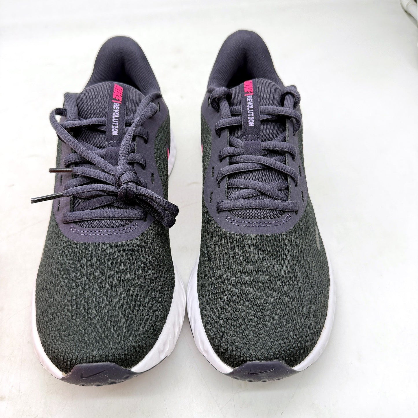 Nike Revolution 5 Black/Hyper Pink-Cave Purple Running Shoes Ladies US 8 NEW