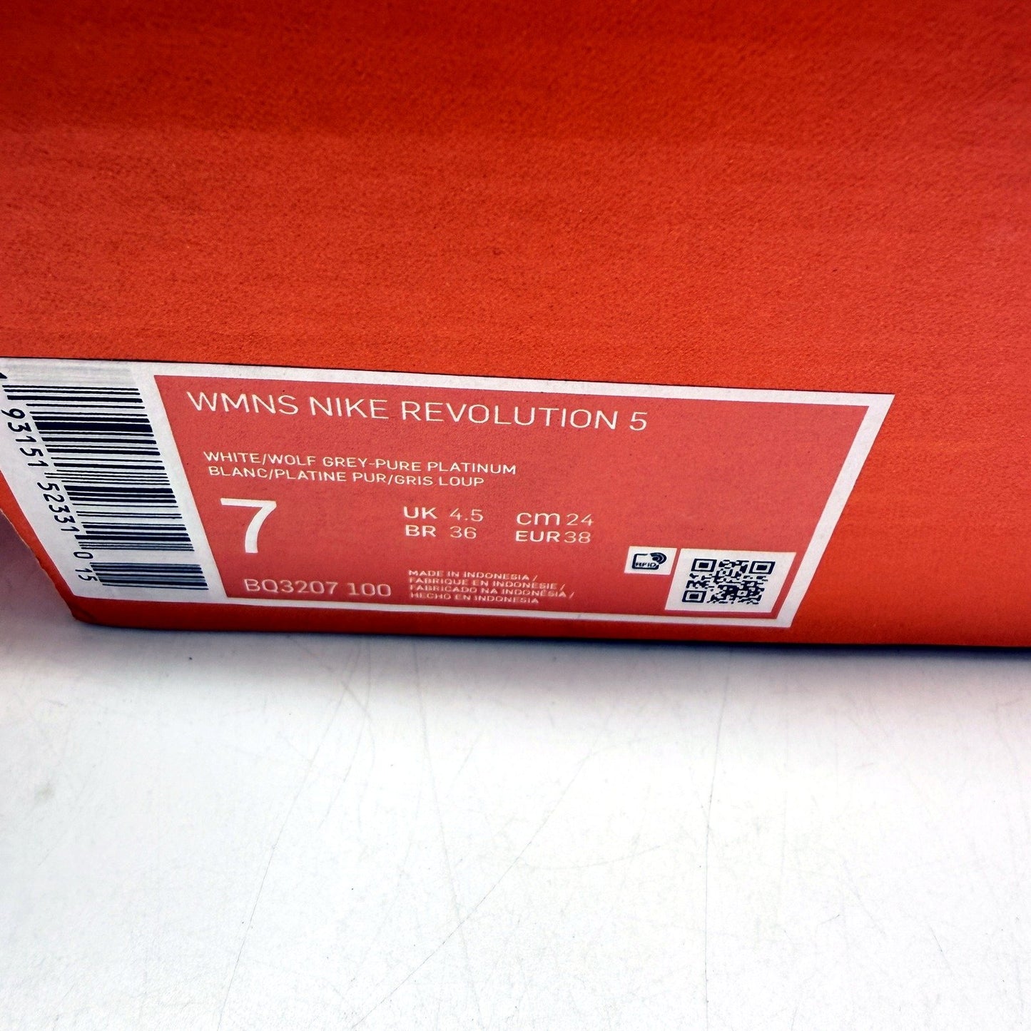 Nike Womens Revolution 5 Running Shoes White Silver Lightweight US 7 DEMO