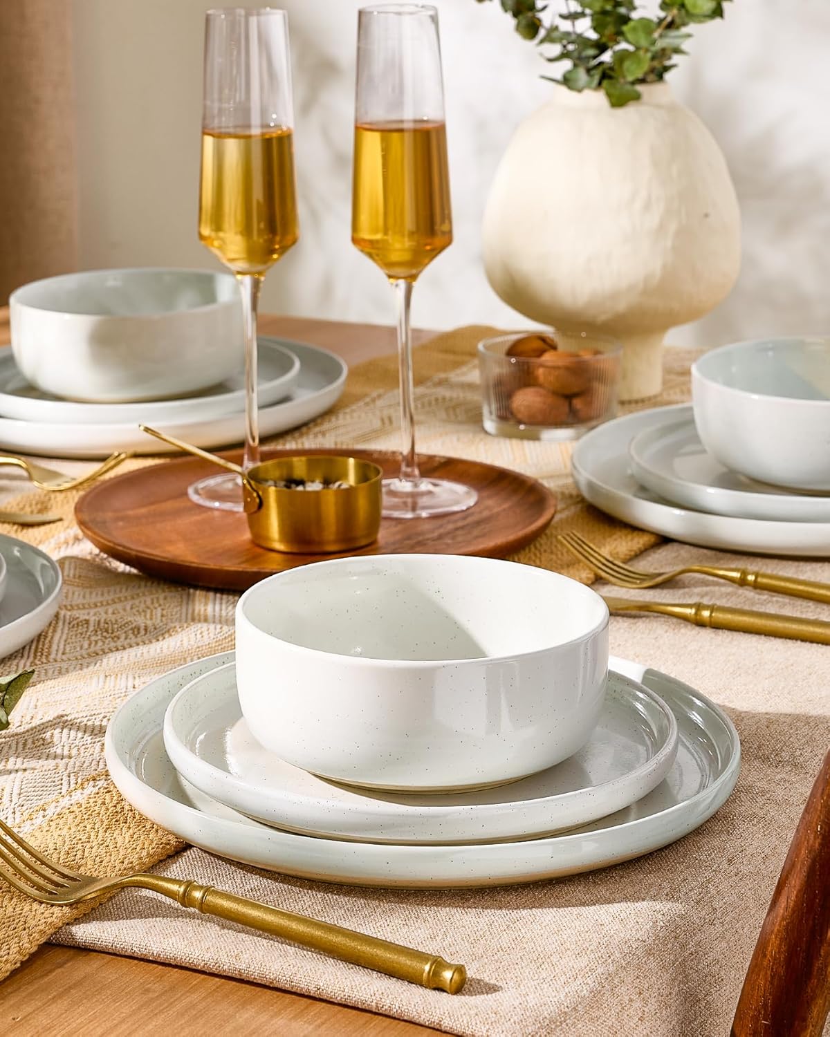 Famiware 12-Piece Stoneware Dinner Plates and Bowls Set White Dinnerware NEW