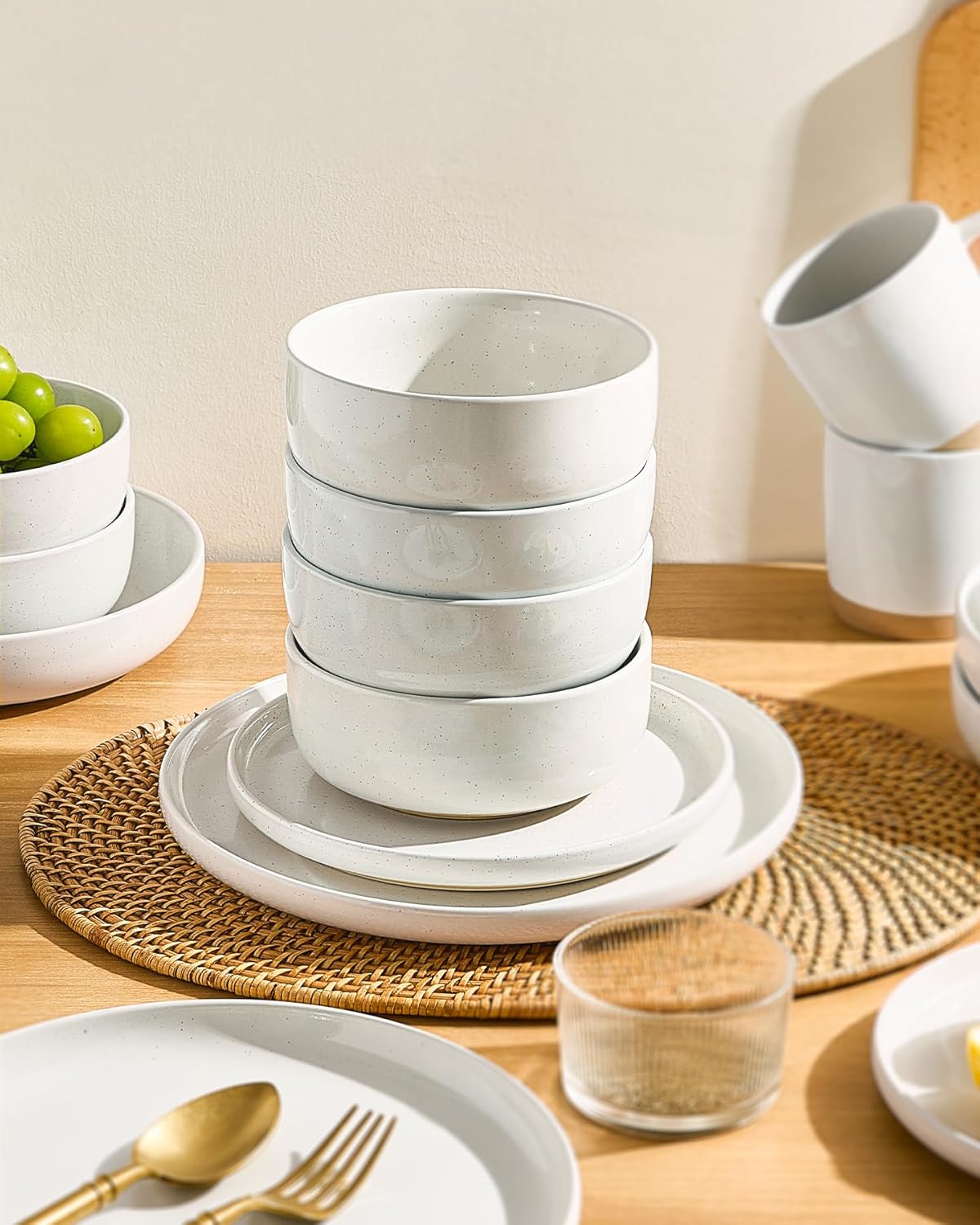 Famiware 12-Piece Stoneware Dinner Plates and Bowls Set White Dinnerware NEW