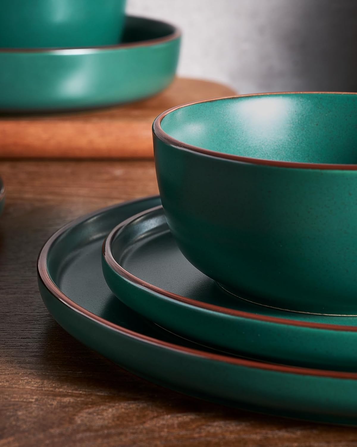 Famiware 18-Piece Stoneware Dinnerware Set in Dark Green Dinner Plates NEW