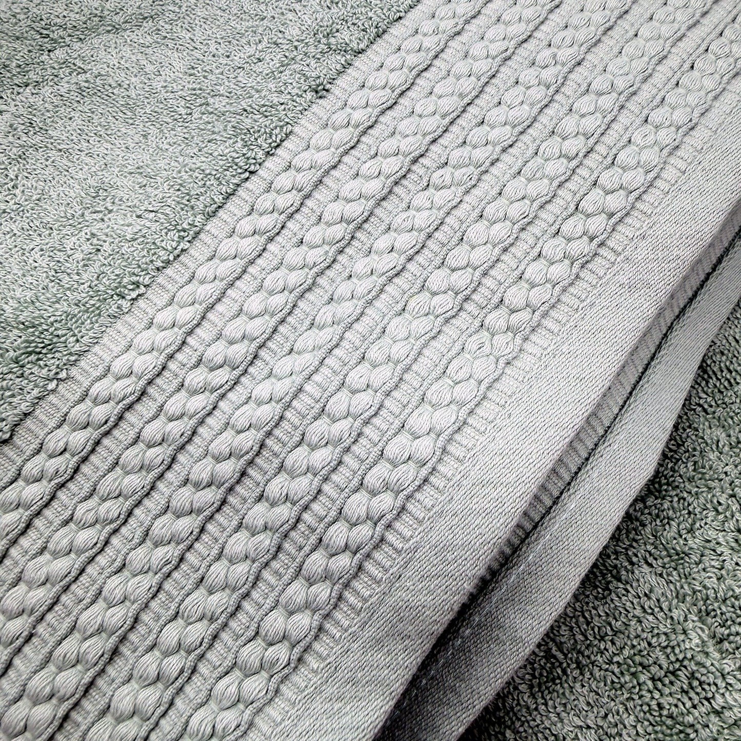 Soft & Plush Light Green Textured Hem Bath Sheets Cotton Towels 2 Pack NEW