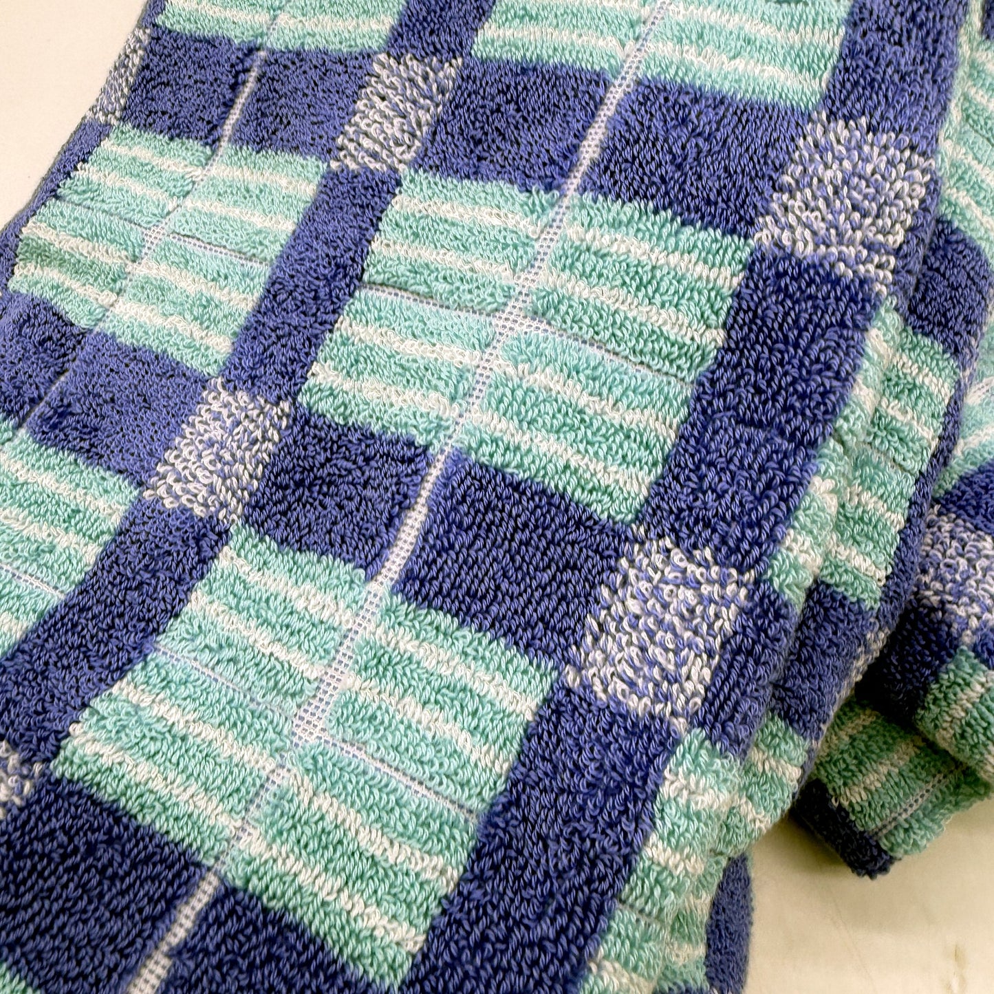 Soft & Absorbent Blue Tone Checkered 2 Pack Standard Bath Towels NEW
