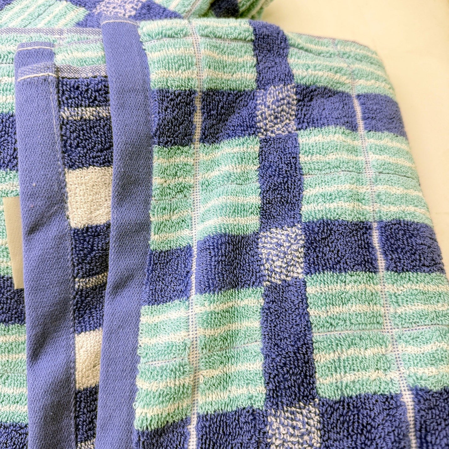 Soft & Absorbent Blue Tone Checkered 2 Pack Standard Bath Towels NEW
