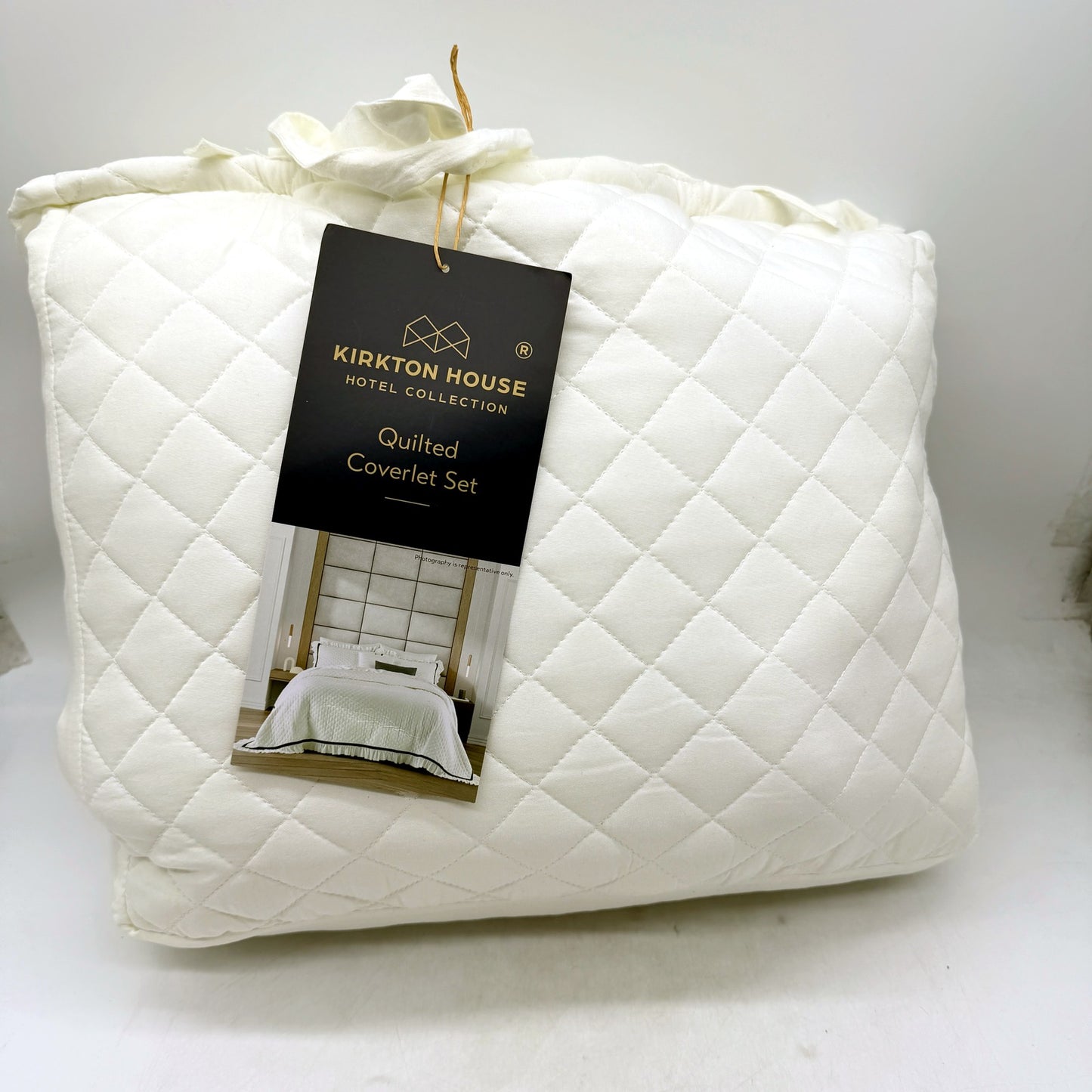 Quilted Coverlet Set White & Navy Trim Hotel Collection Fits Queen/King NEW