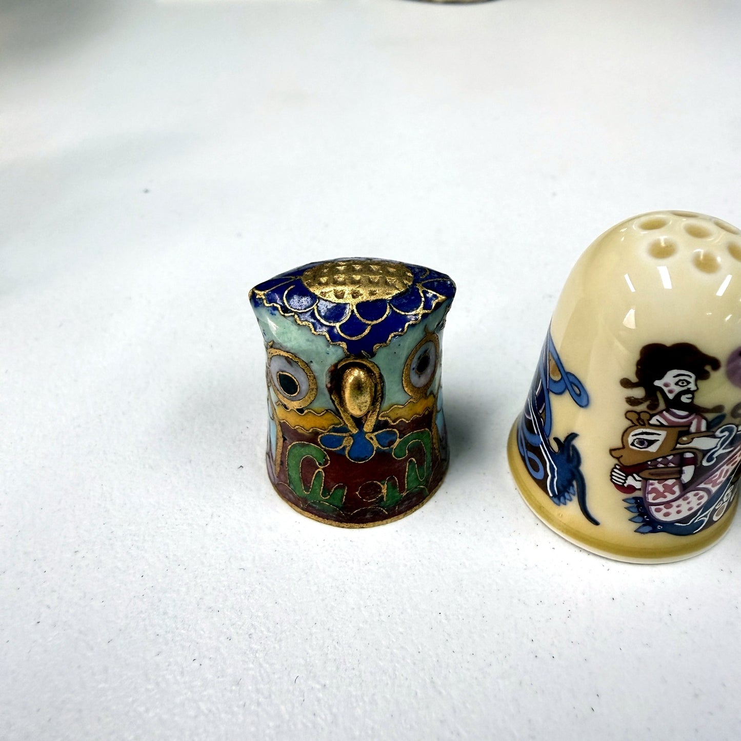 Wedgwood & Assorted Bone China Thimble 6 Piece Collectible Decorative Floral