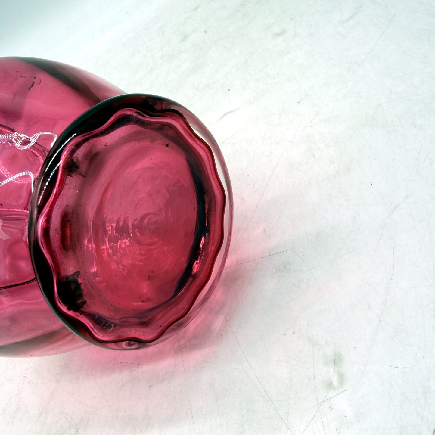 VINTAGE Decorative Pink Glass Scalloped Edge Flower Vase - Elegant Home Decor