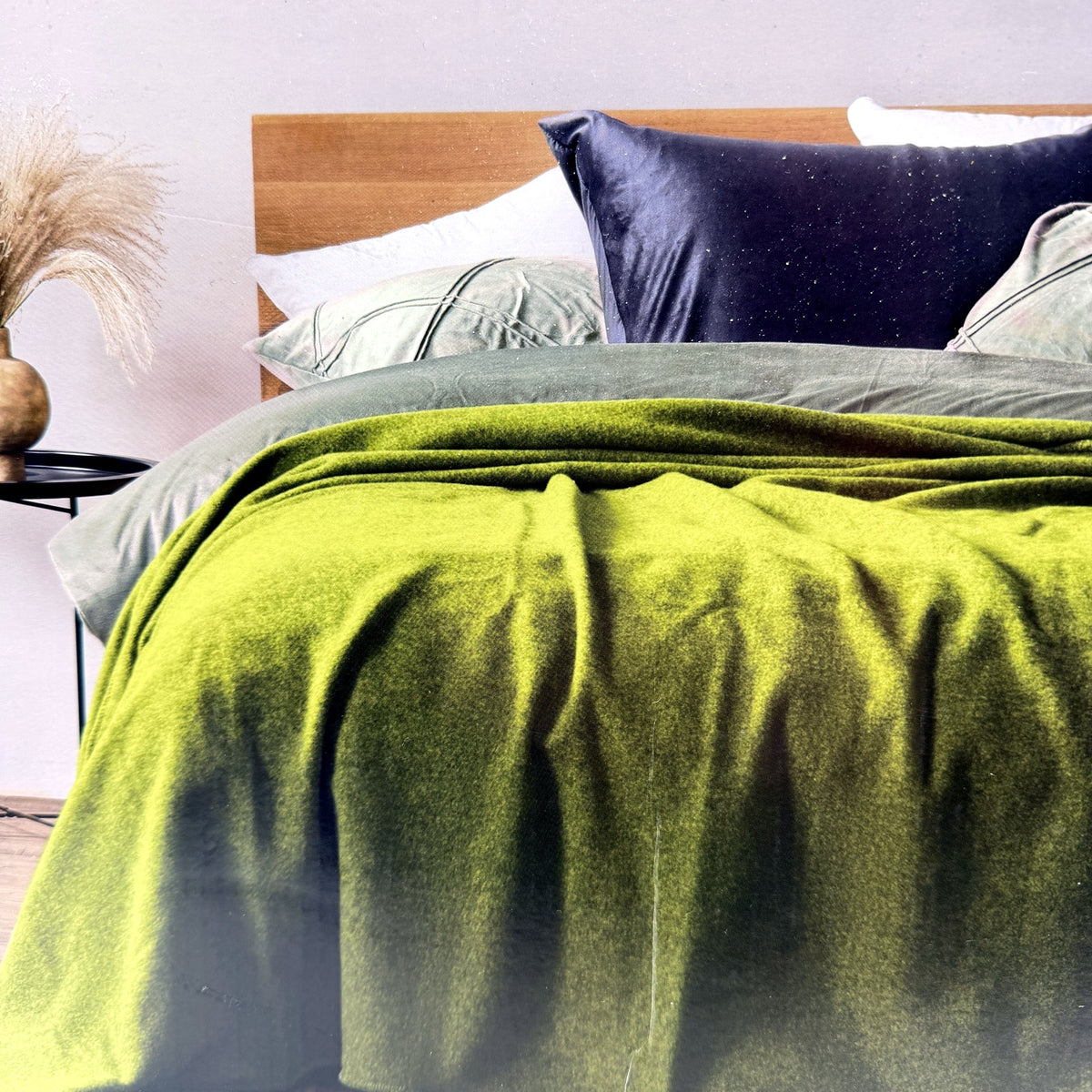 Australian Wool Blanket in Olive Green, Cozy To Fit Single/Double Bed NEW