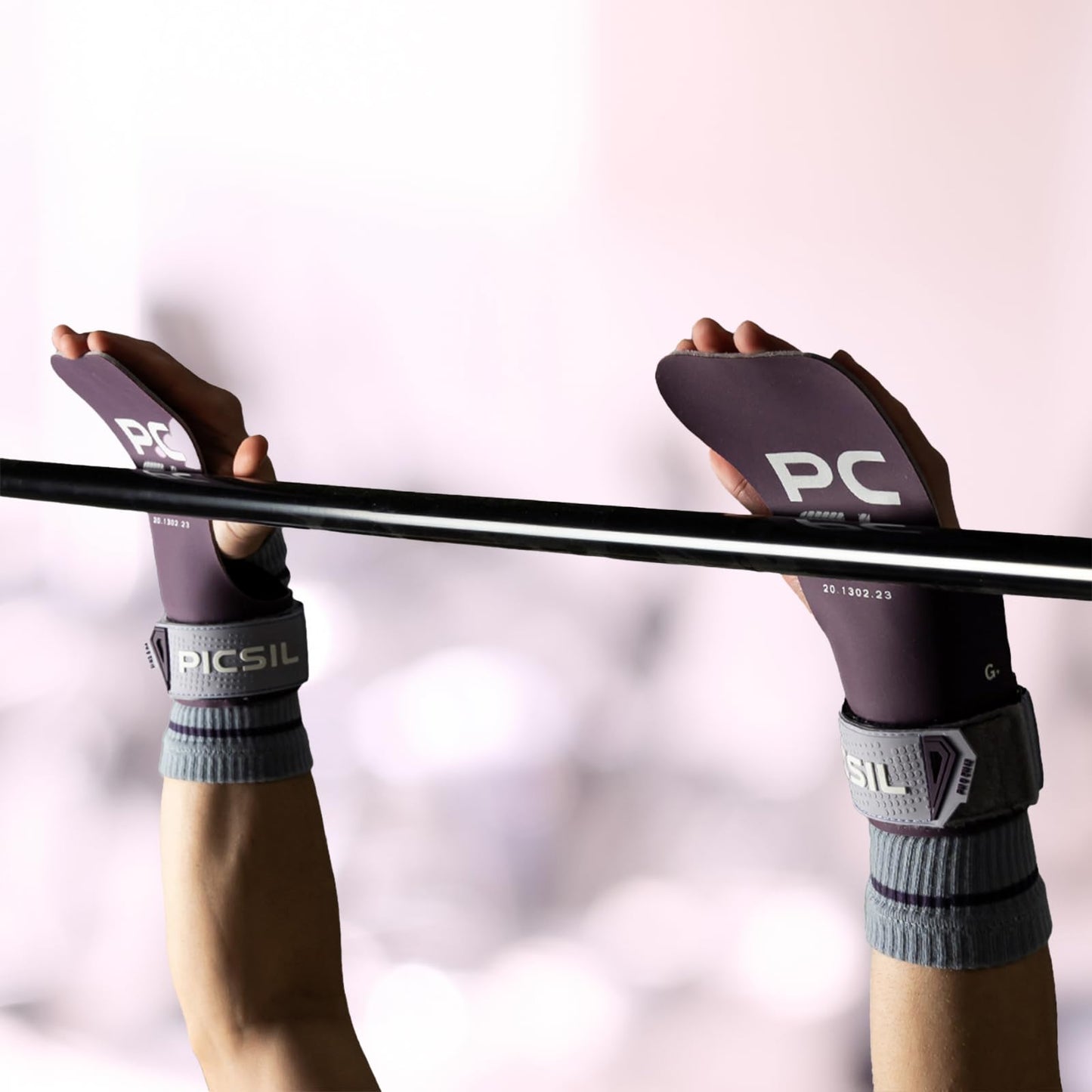 PICSIL Phoenix Gloves Magnesium-Free Plum Grip Pads with Carry Bag NEW