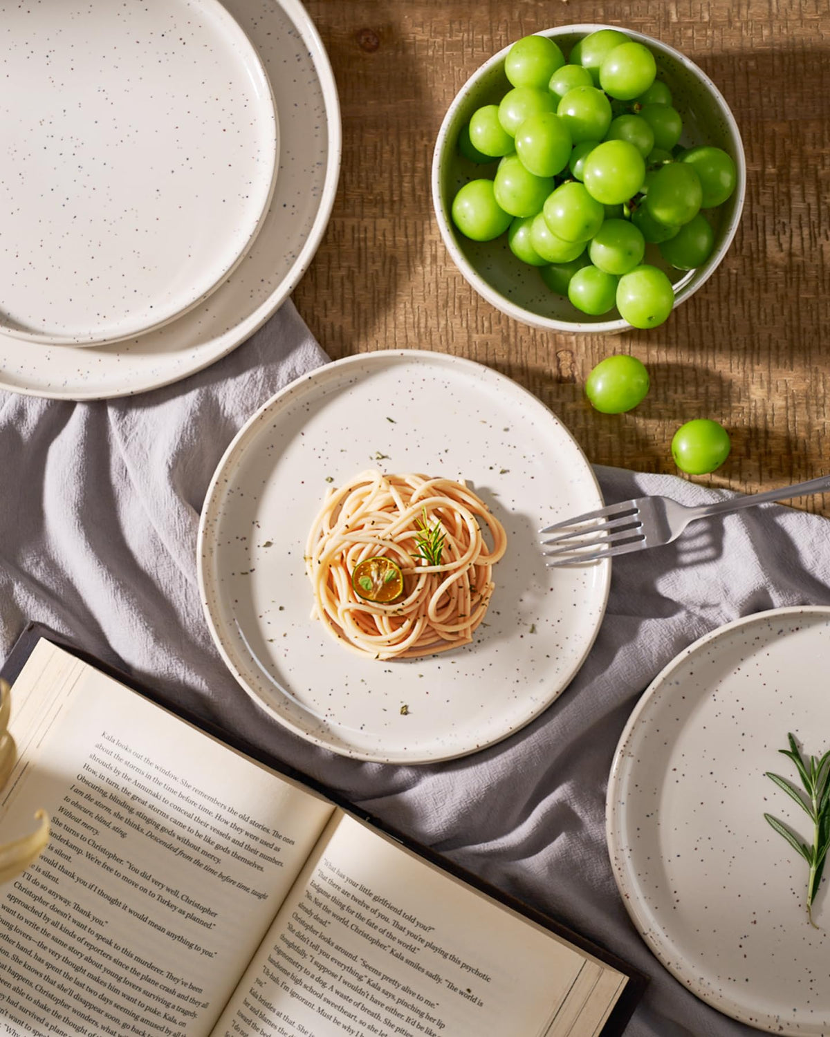 Famiware 12-Piece Creamy White Stoneware Dinnerware Bowl Set for Home NEW