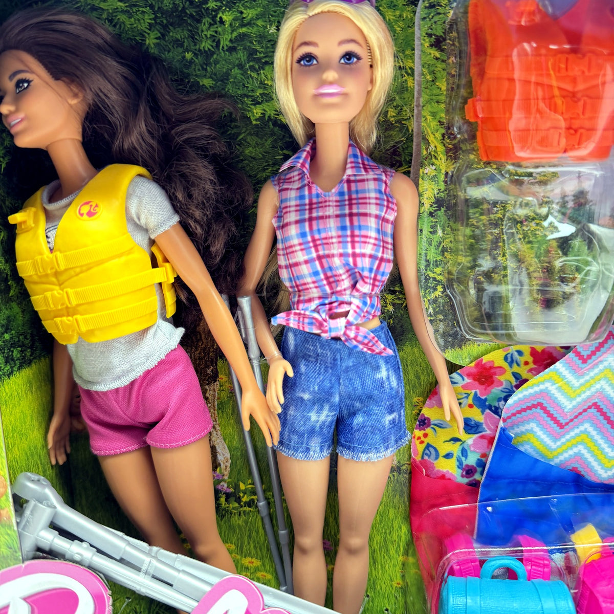 Mattel Barbie Glamping Playset Doll Camping Set Inc 2 Barbies Ages 3+ DEMO