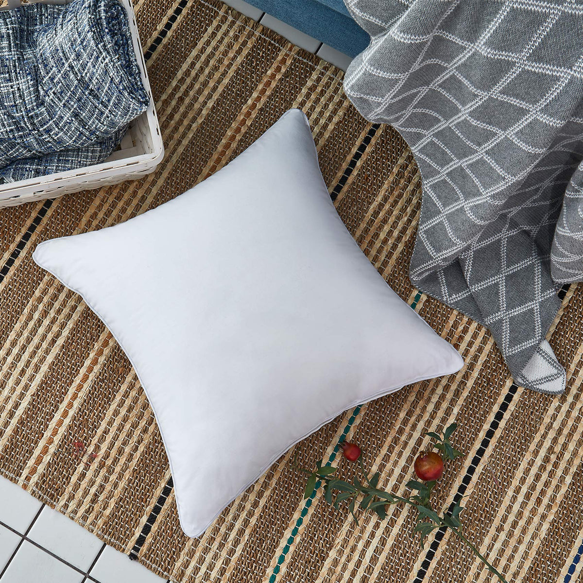 Oubonun White Throw Pillow Inserts 50x50 cm Set of 2 Pack NEW