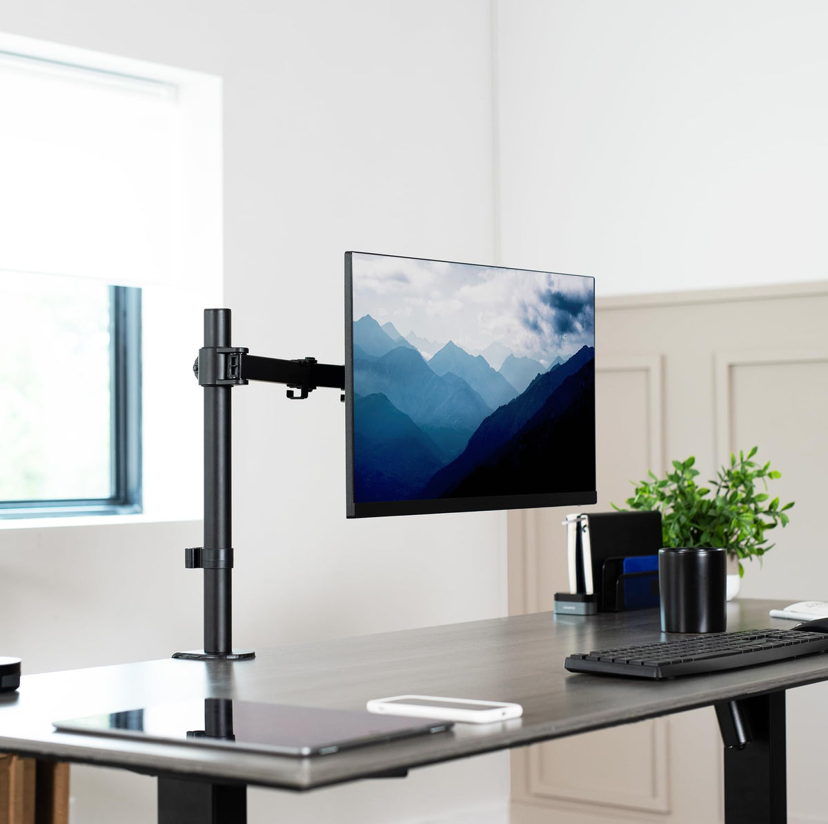 VIVO Black Single Monitor Arm Desk Mount for Screens up to 32 DEMO