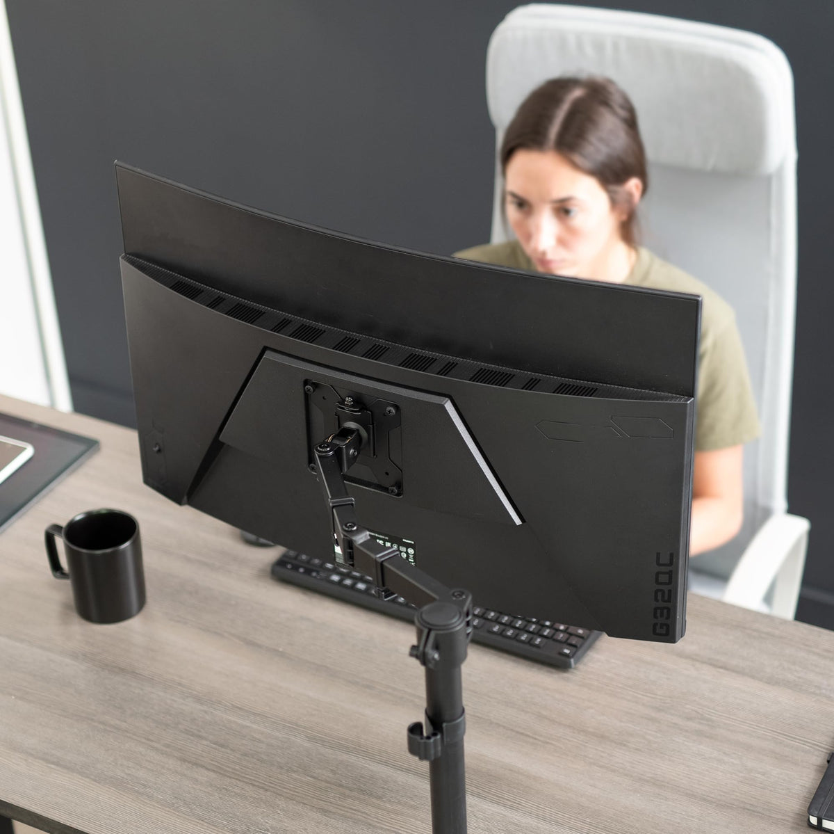 VIVO Black Single Monitor Arm Desk Mount for Screens up to 32 DEMO