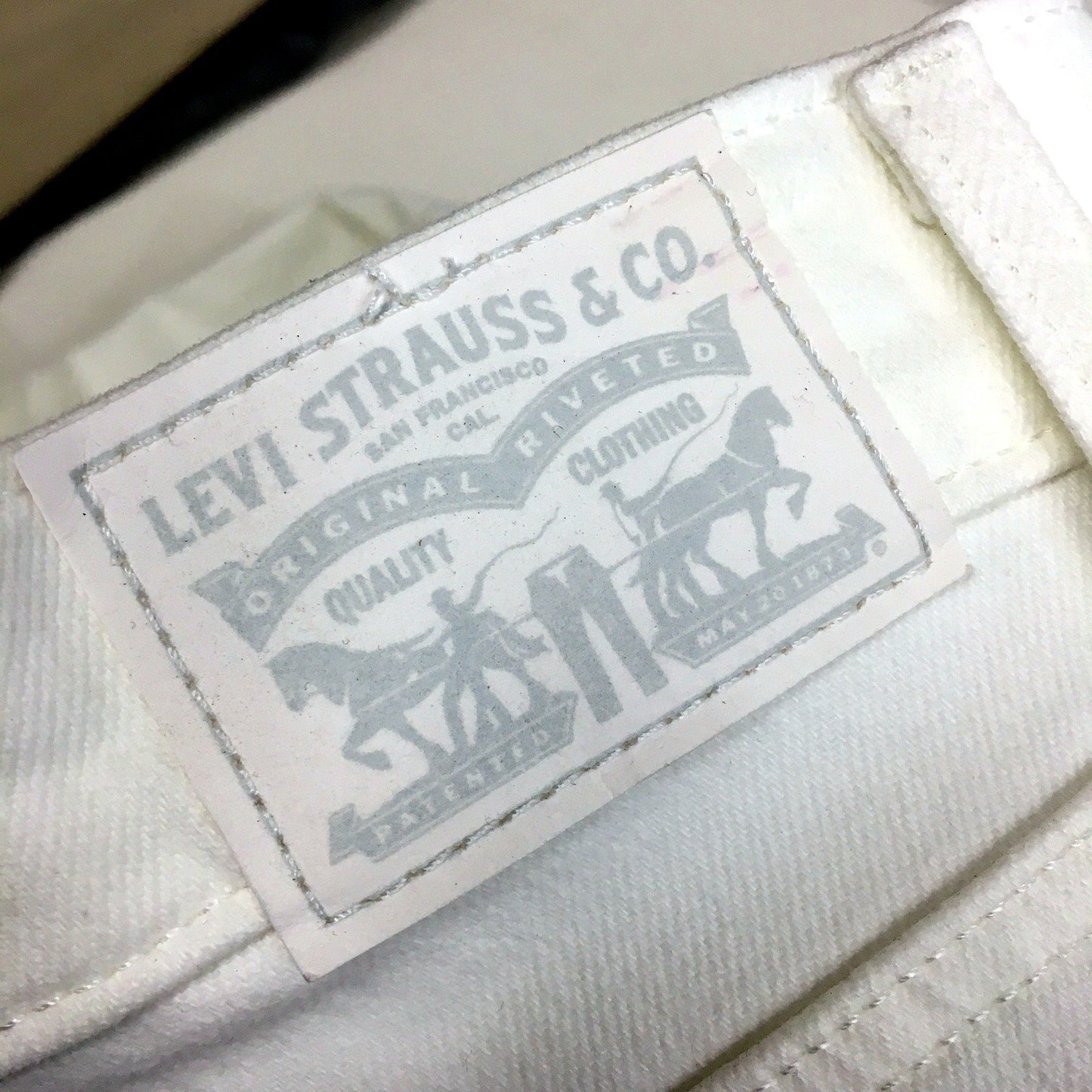 Levi's Mens 311 Shaping Skinny Jeans in White - Size 28