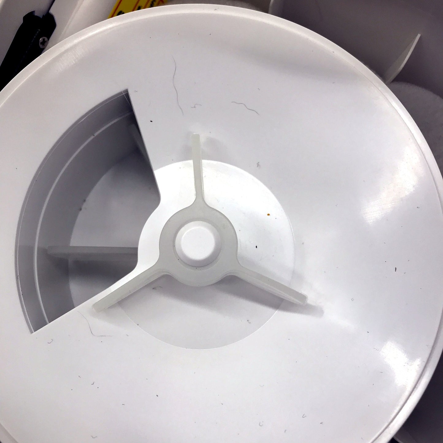 Frienhund Automatic Feeders White-100W Acrylonitrile Butadiene Styrene