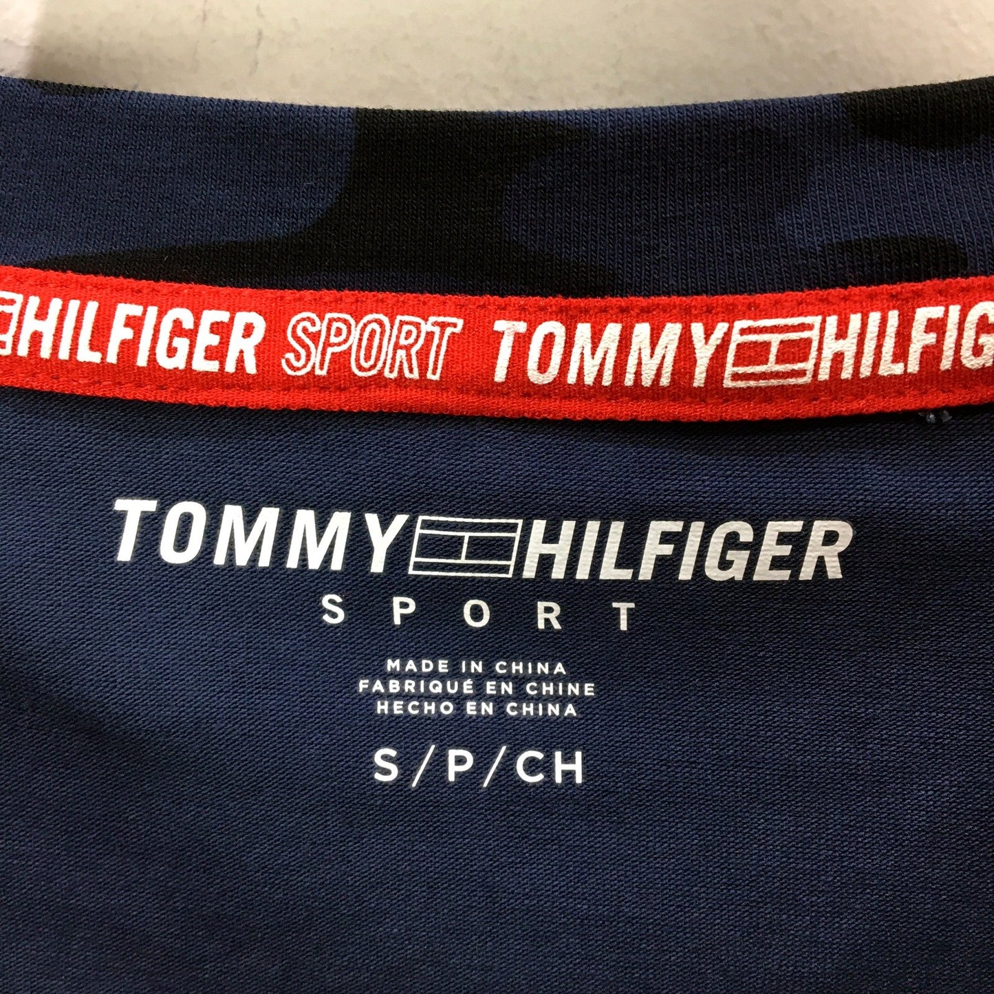 Tommy Hilfiger Womens Navy Camo Cropped T-Shirt in Size S NEW