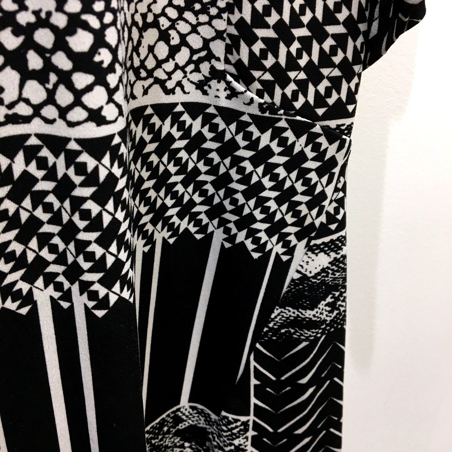 Rockmans Womens Blouse shirt Patterned Shirt Black Sz M