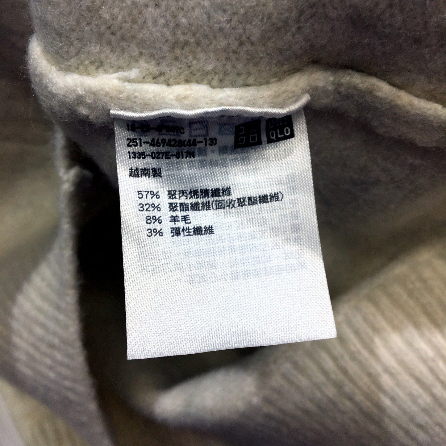 Uniqlo Womens Lightweight Knit Cardigan Sweater in Cream, Size S