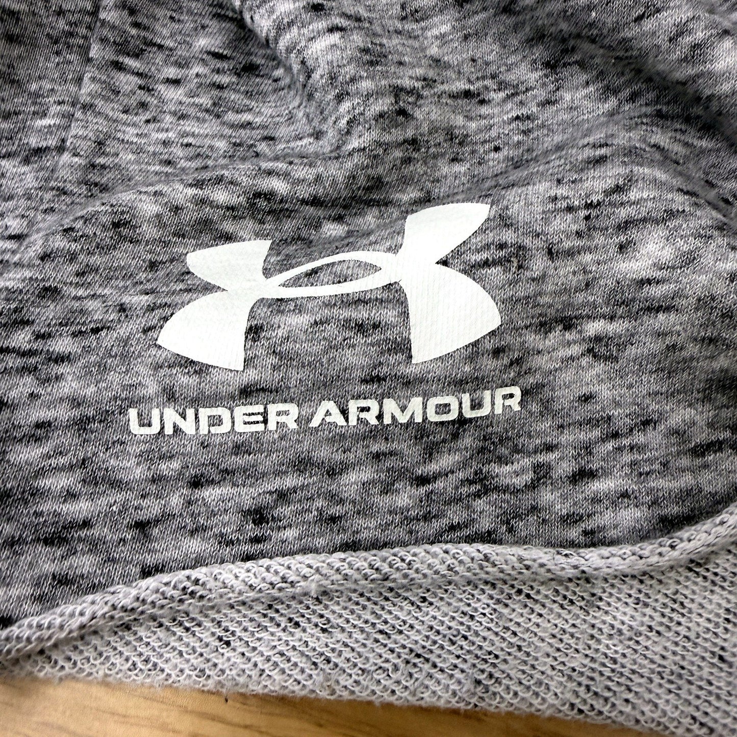 Under Armour Shorts Mens Lightweight Athletic Casual Pullover Sweatshirt Sz L
