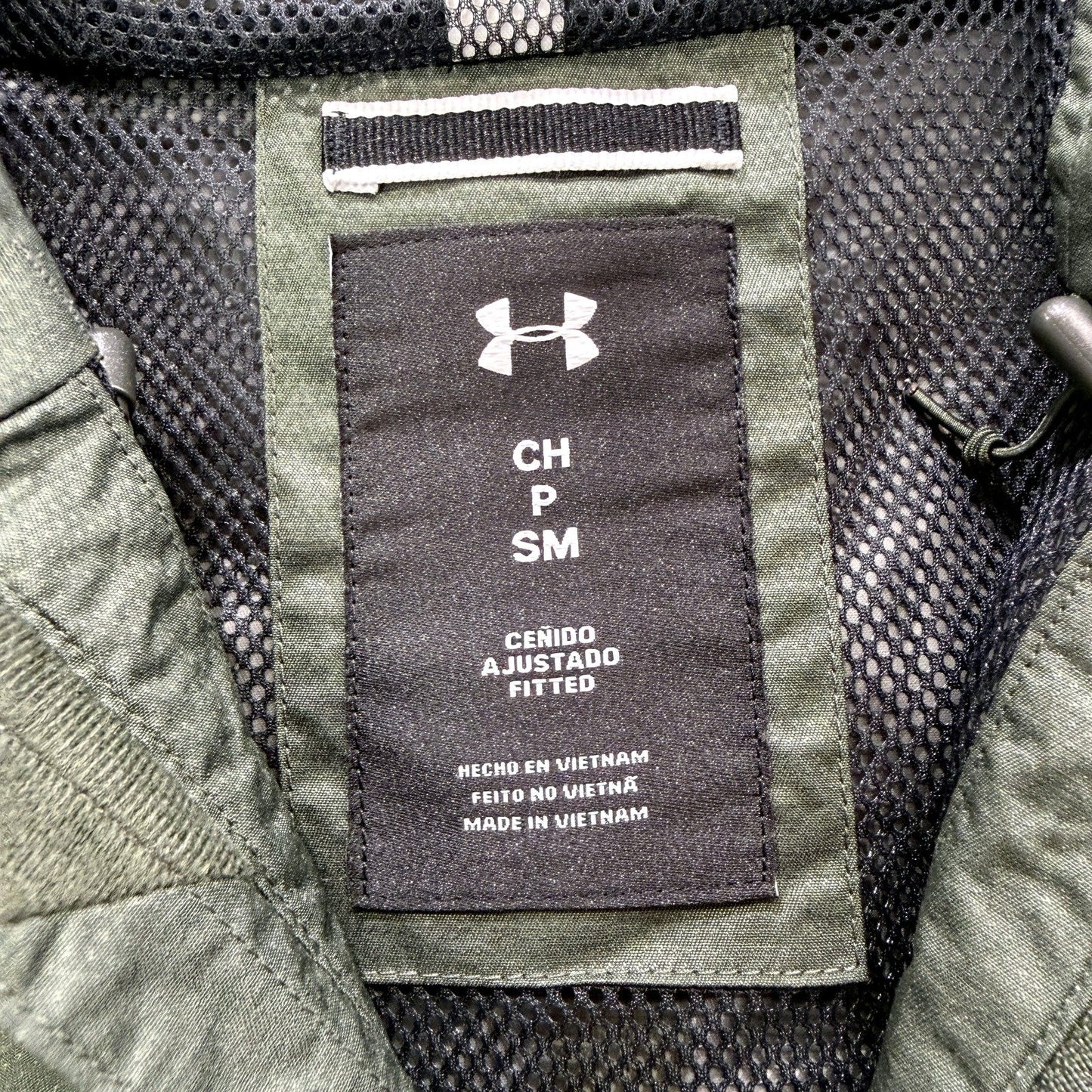 Under Armour Mens Lightweight Hooded Jacket in Olive Green, Size S