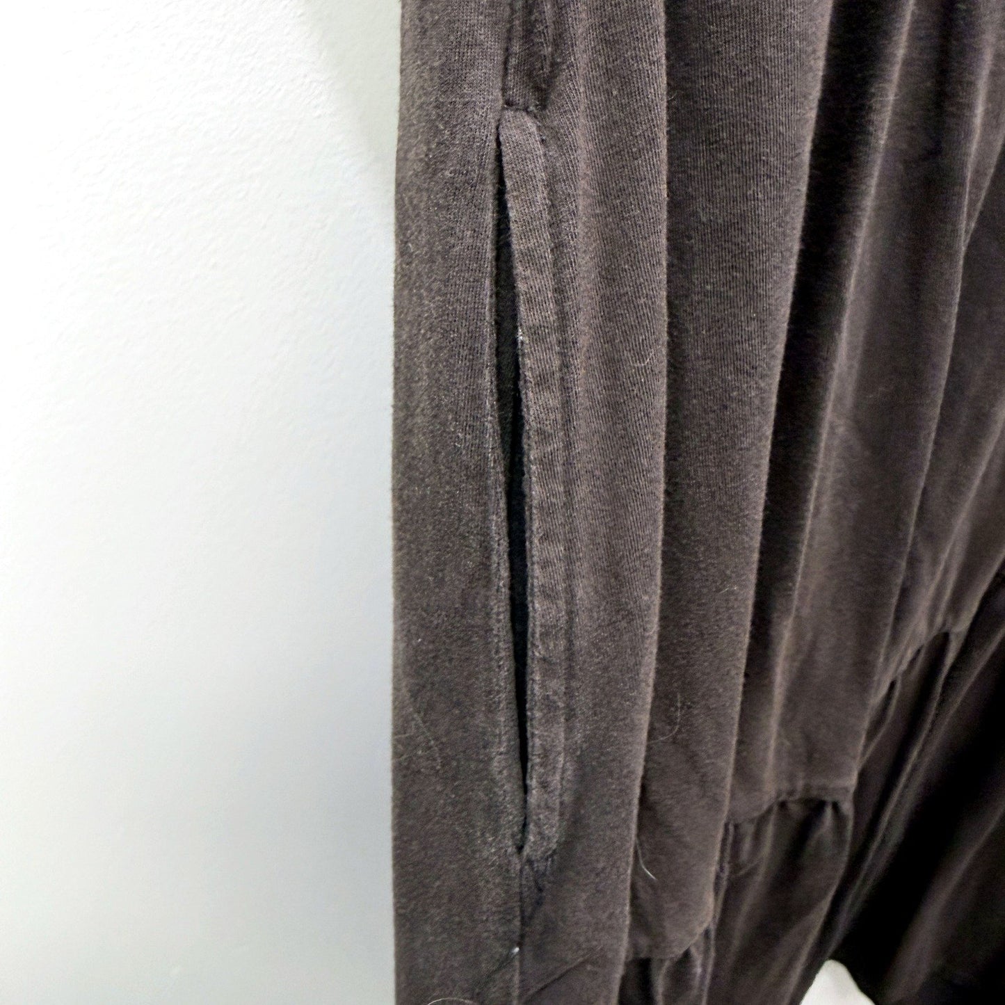 Decjuba Womens Tiered Midi Dress Relaxed Fit Puff Sleeve Dark Brown Size S