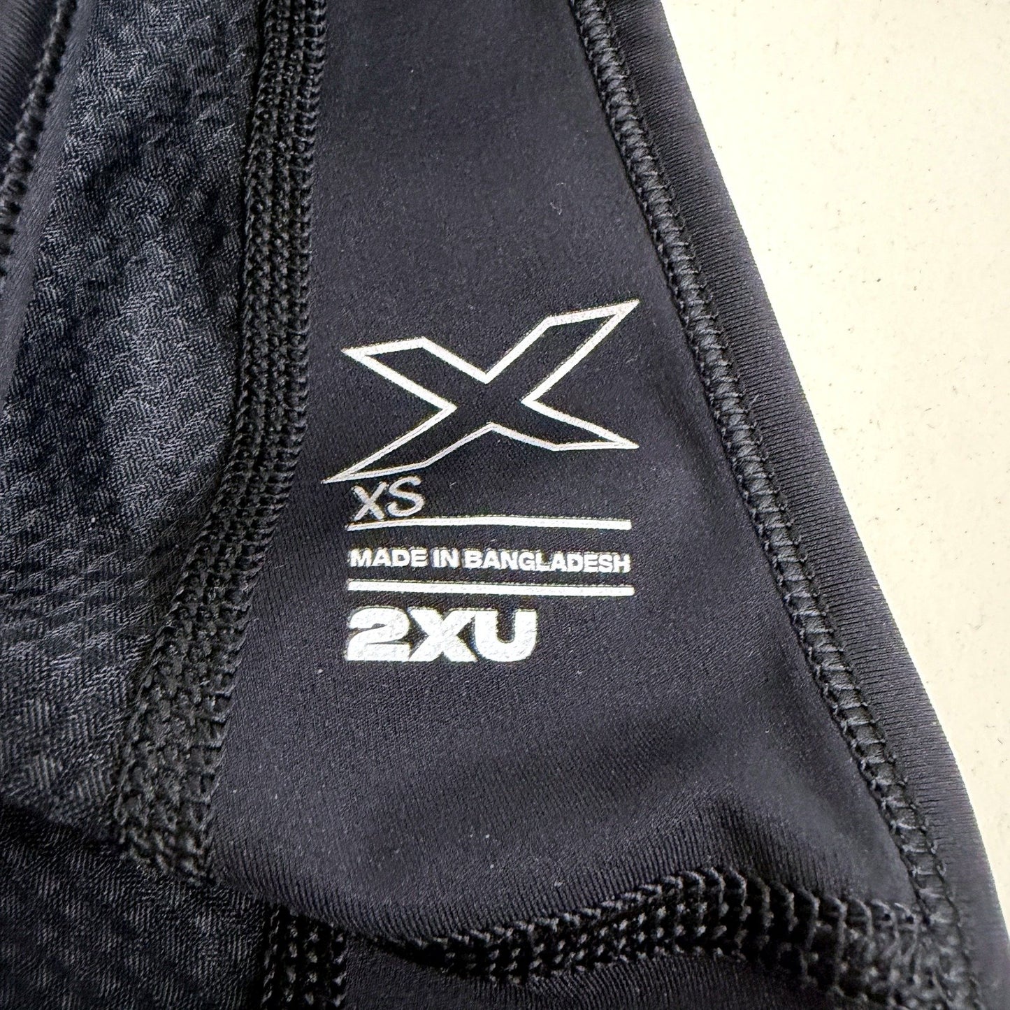 2XU Womens Breathable Moisture-Wicking Workout Tank Top in Black for Petite