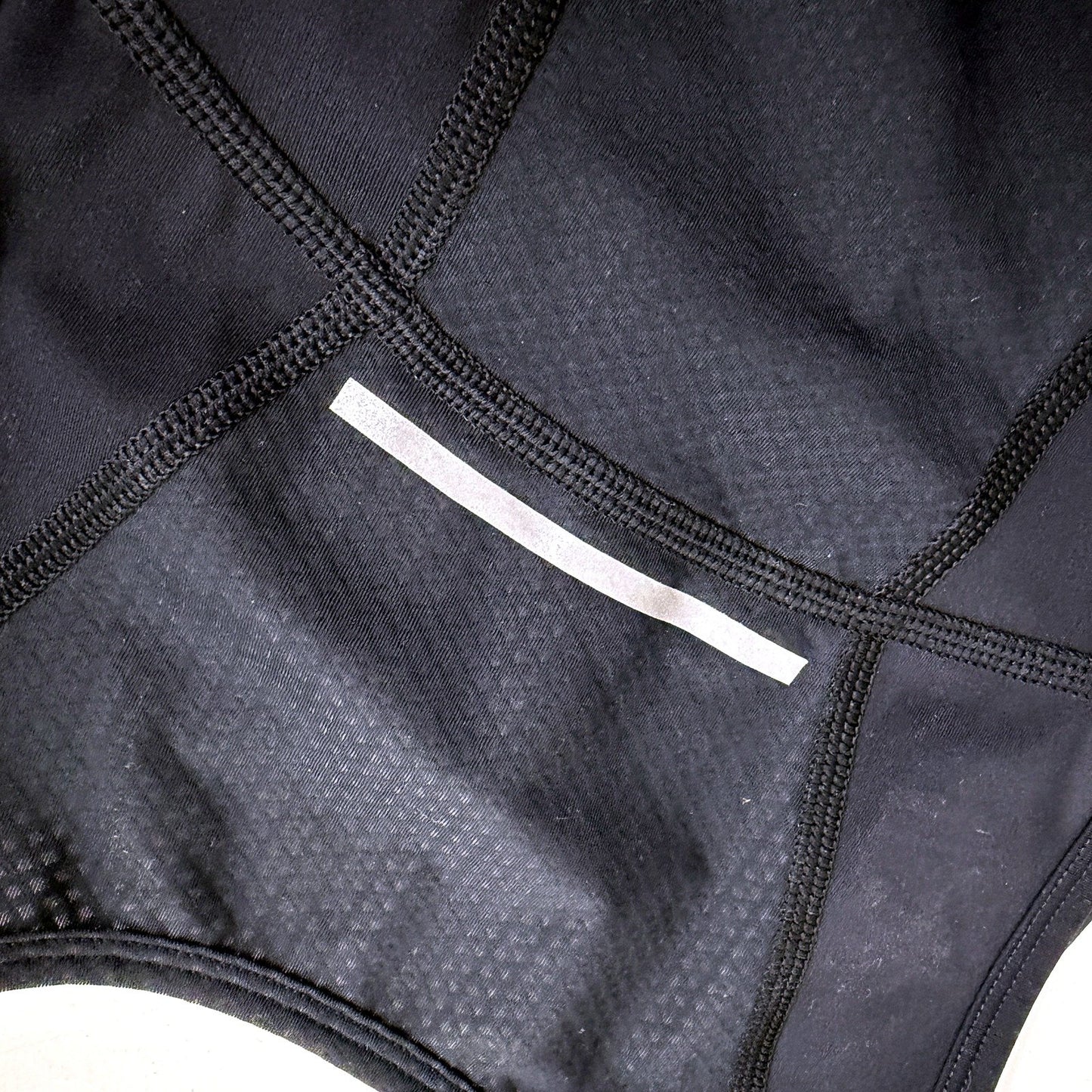 2XU Womens Breathable Moisture-Wicking Workout Tank Top in Black for Petite