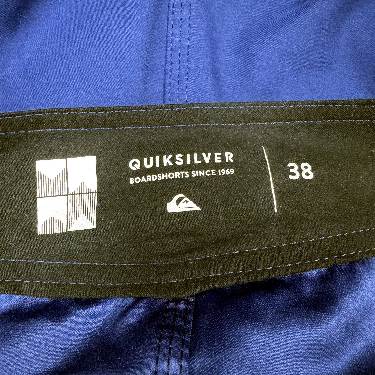 Quiksilver Mens Blue Cargo Pocket Boardshorts Swim Trunks Size 38 NEW