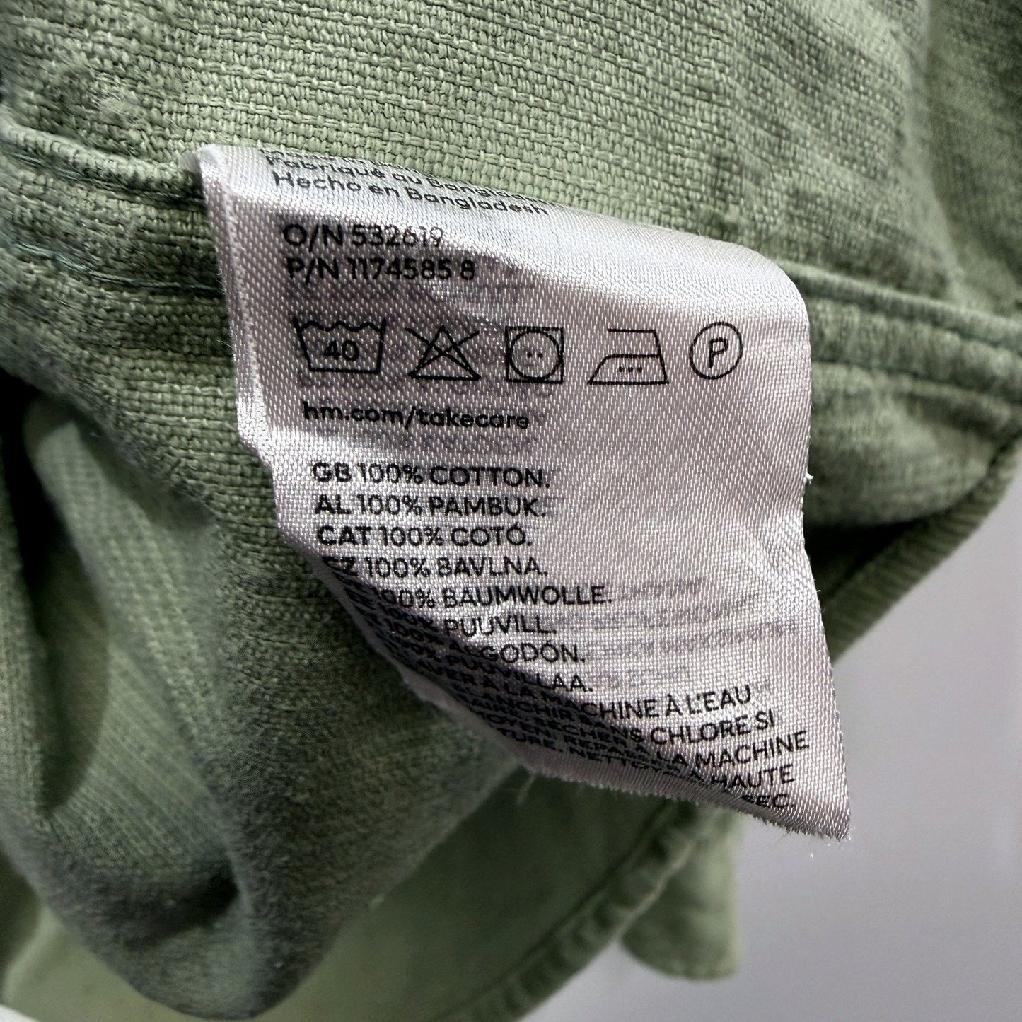 H&M Mens Relaxed Fit Corduroy Button Down Shirt in Sage Green, Size L