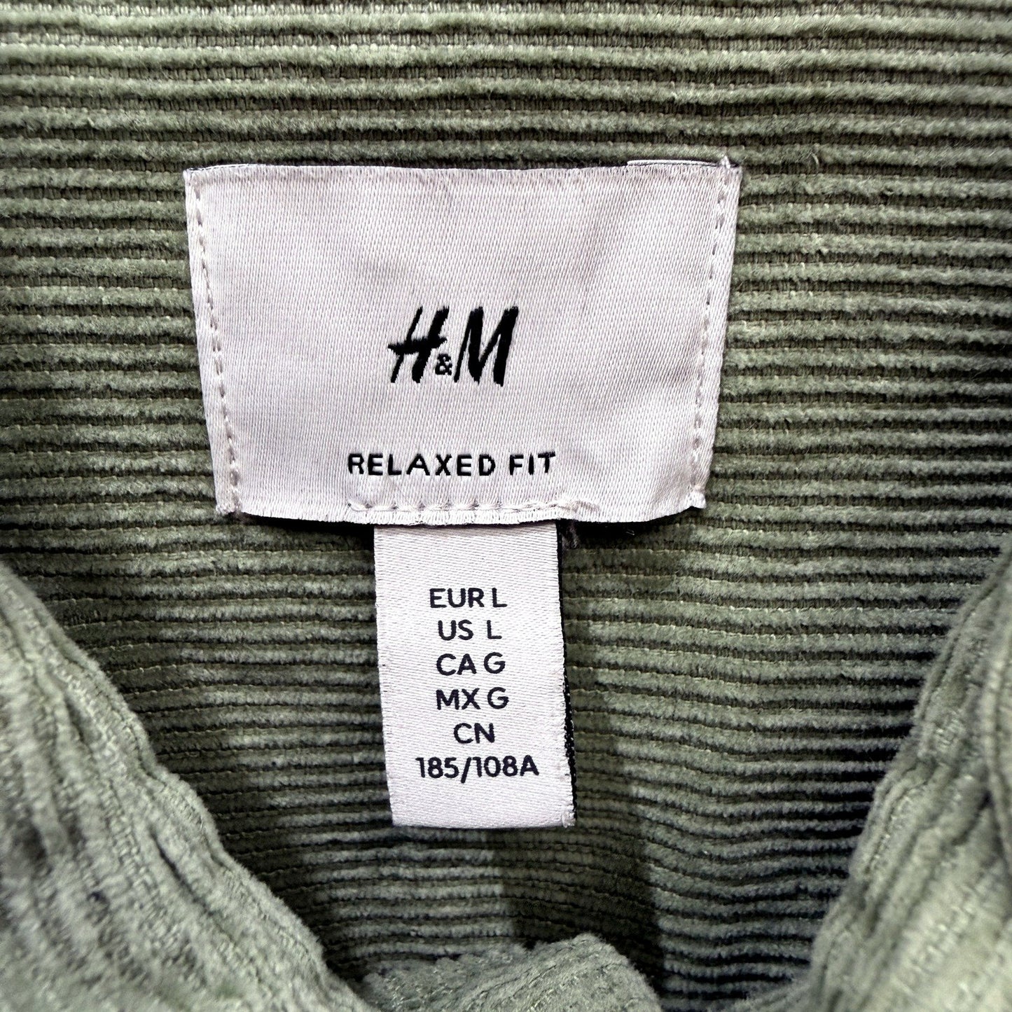 H&M Mens Relaxed Fit Corduroy Button Down Shirt in Sage Green, Size L