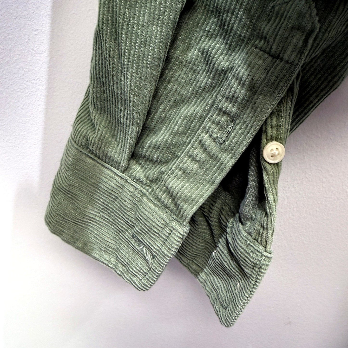 H&M Mens Relaxed Fit Sage Green Corduroy Shirt in Large Size