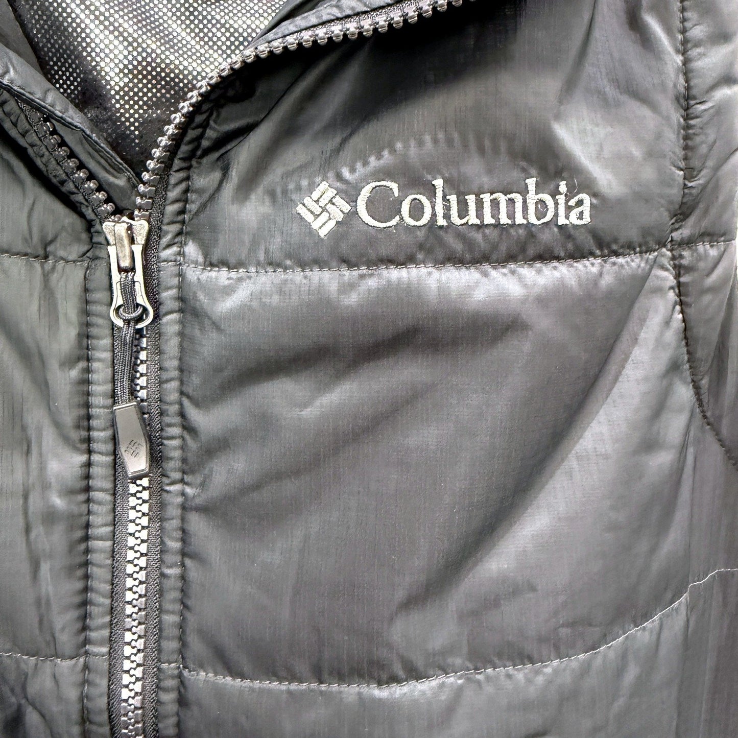 Columbia Mens Insulated Puffer Vest for Outdoor Warmth in Black, Size S