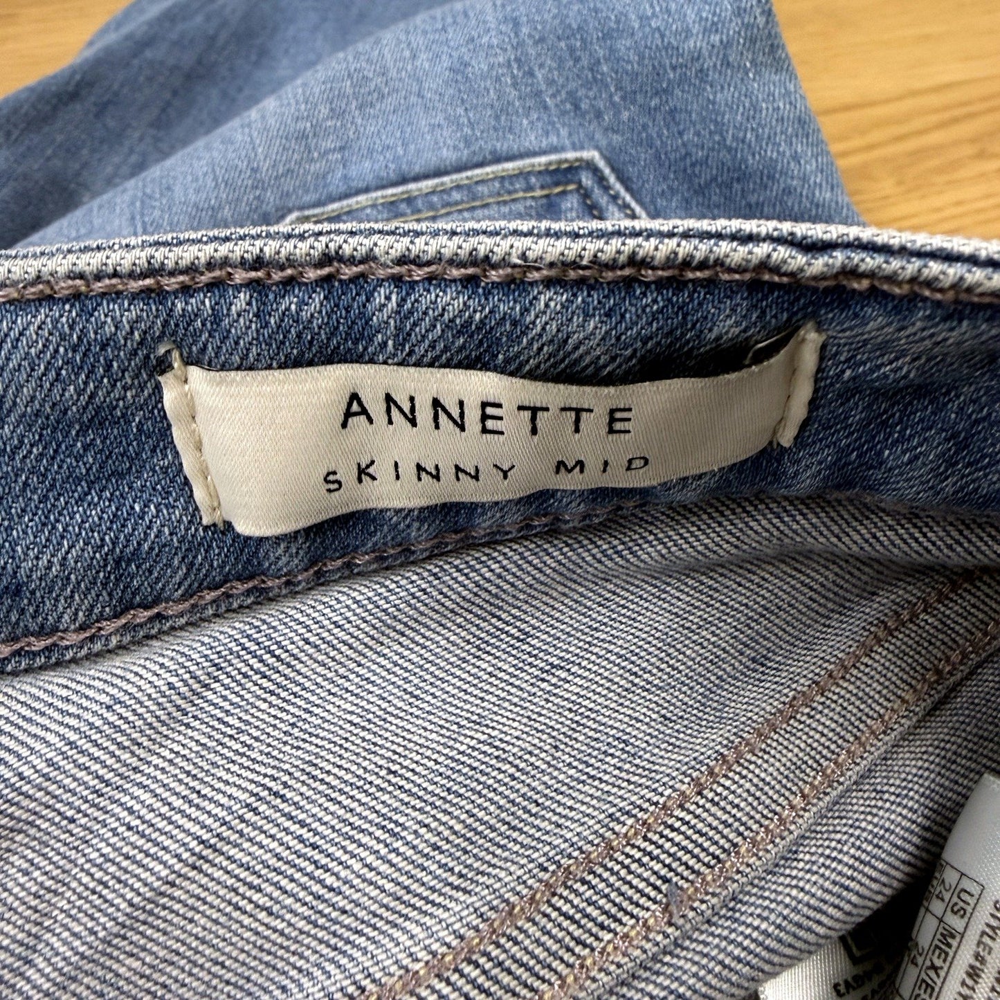Guess Womens Annette Skinny Mid Rise Dark Blue Jeans, Size 24 NEW