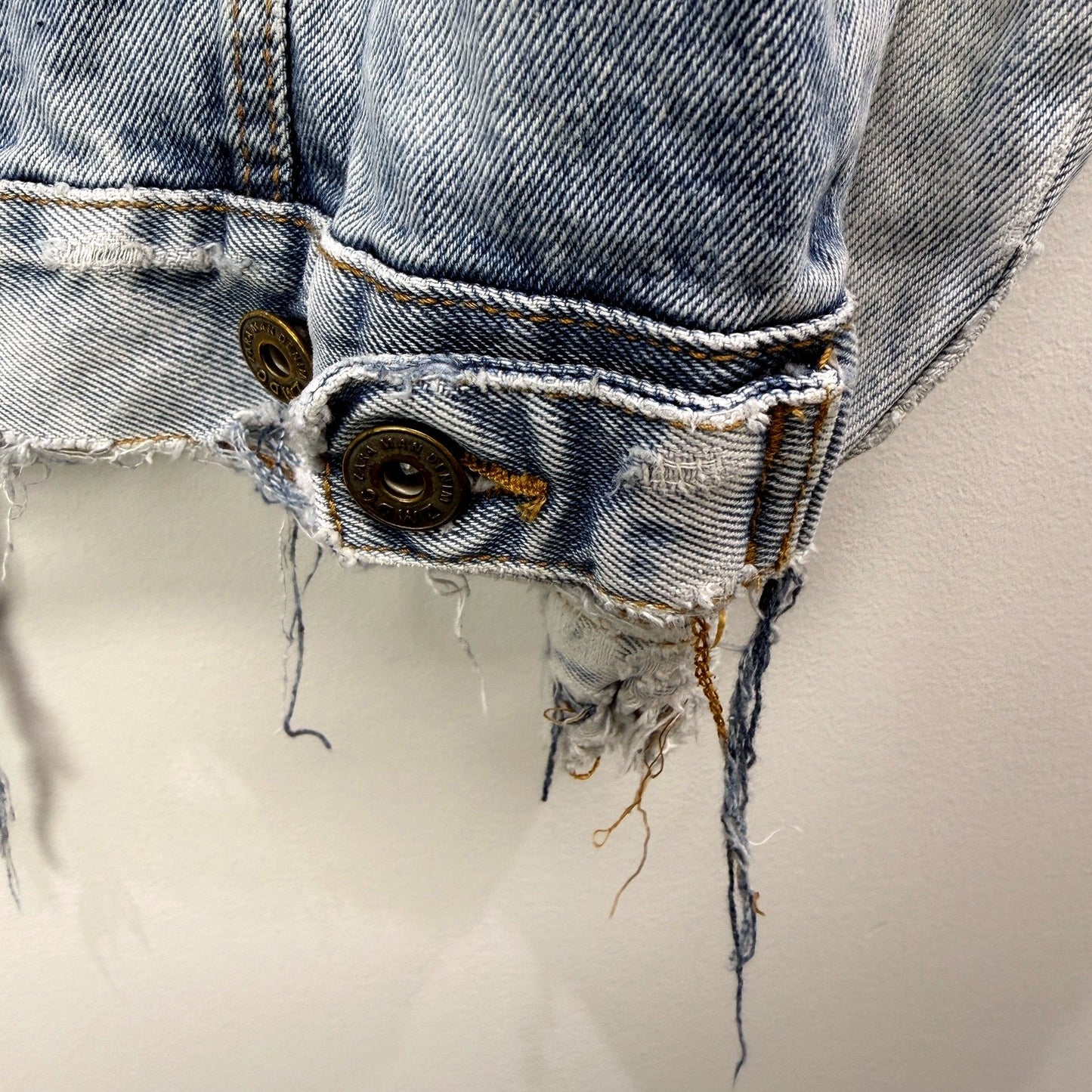 Zara Mens Distressed Blue Denim Jacket - Vintage 1975 Style Goods Size M
